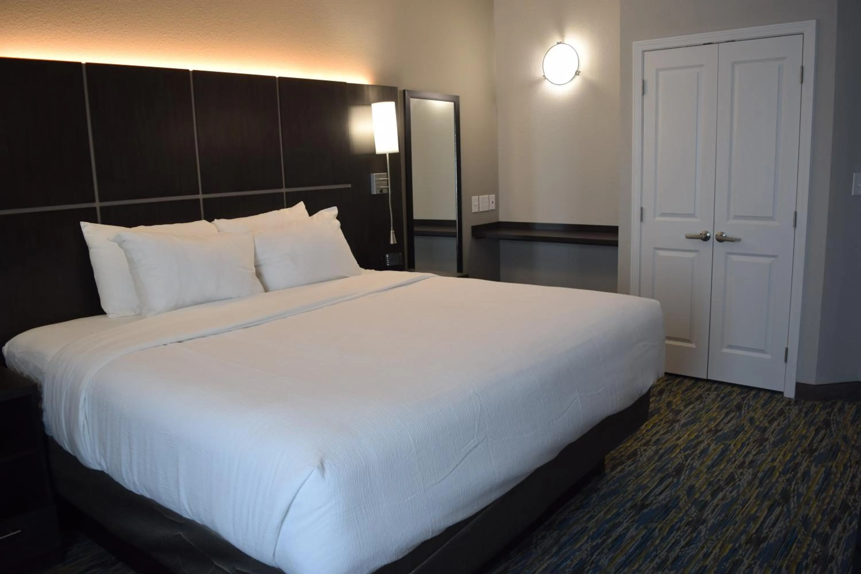 Photo of the whole room, Bed in Candlewood Suites - Nashville Metro Center by IHG