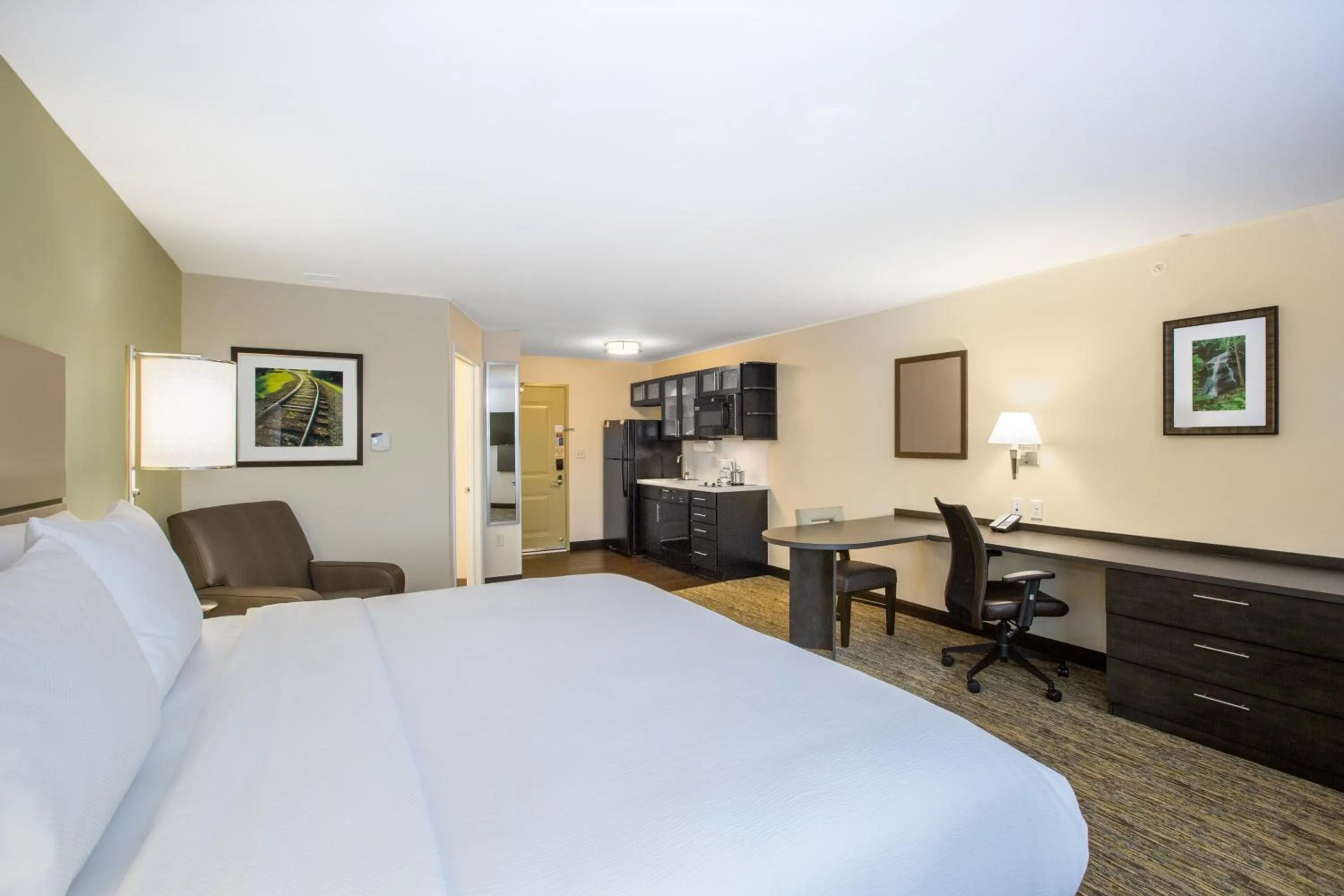 Photo of the whole room, Bed in Candlewood Suites - Omaha Millard Area by IHG