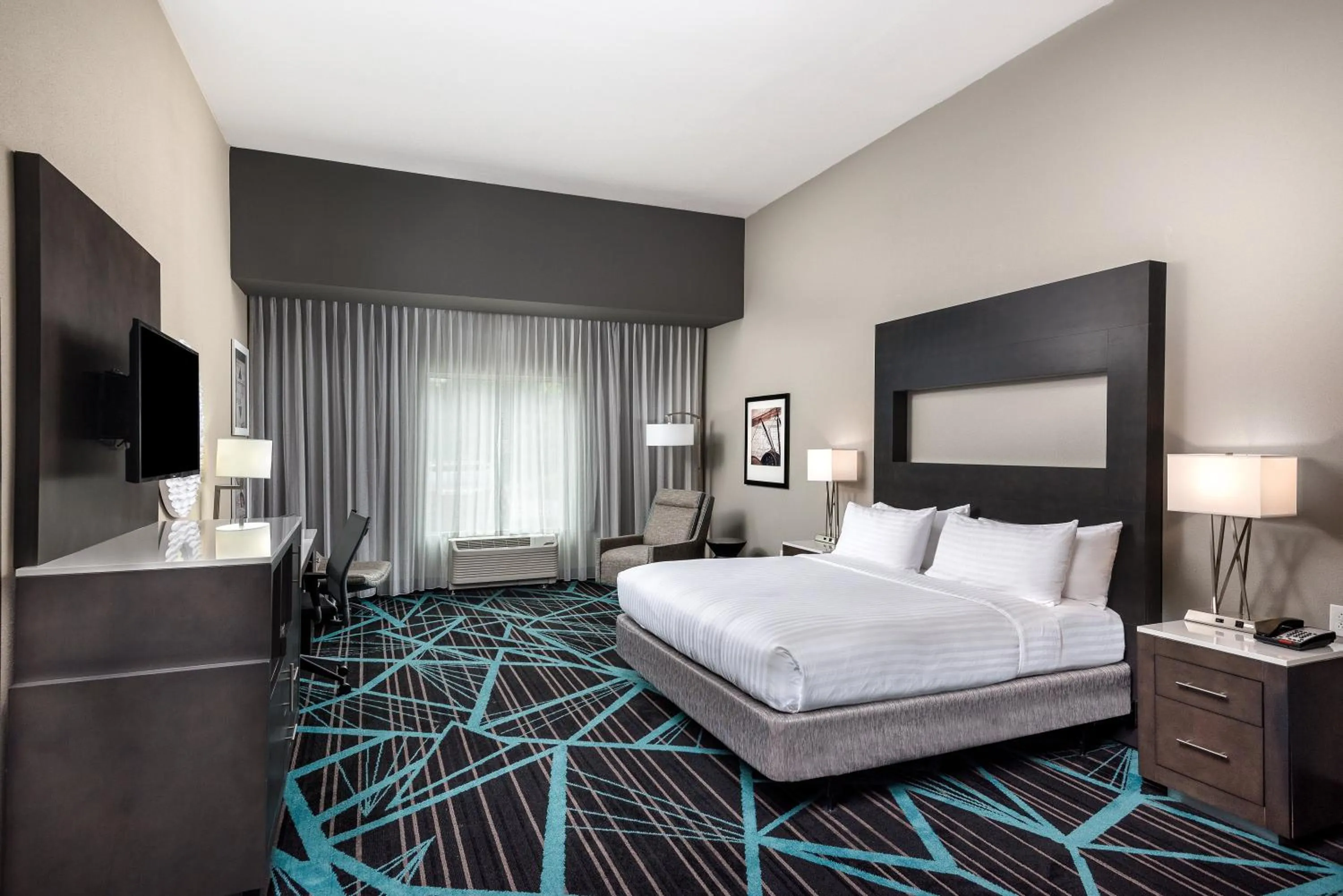 Photo of the whole room, Bed in Holiday Inn Express & Suites - Charlotte Airport by IHG
