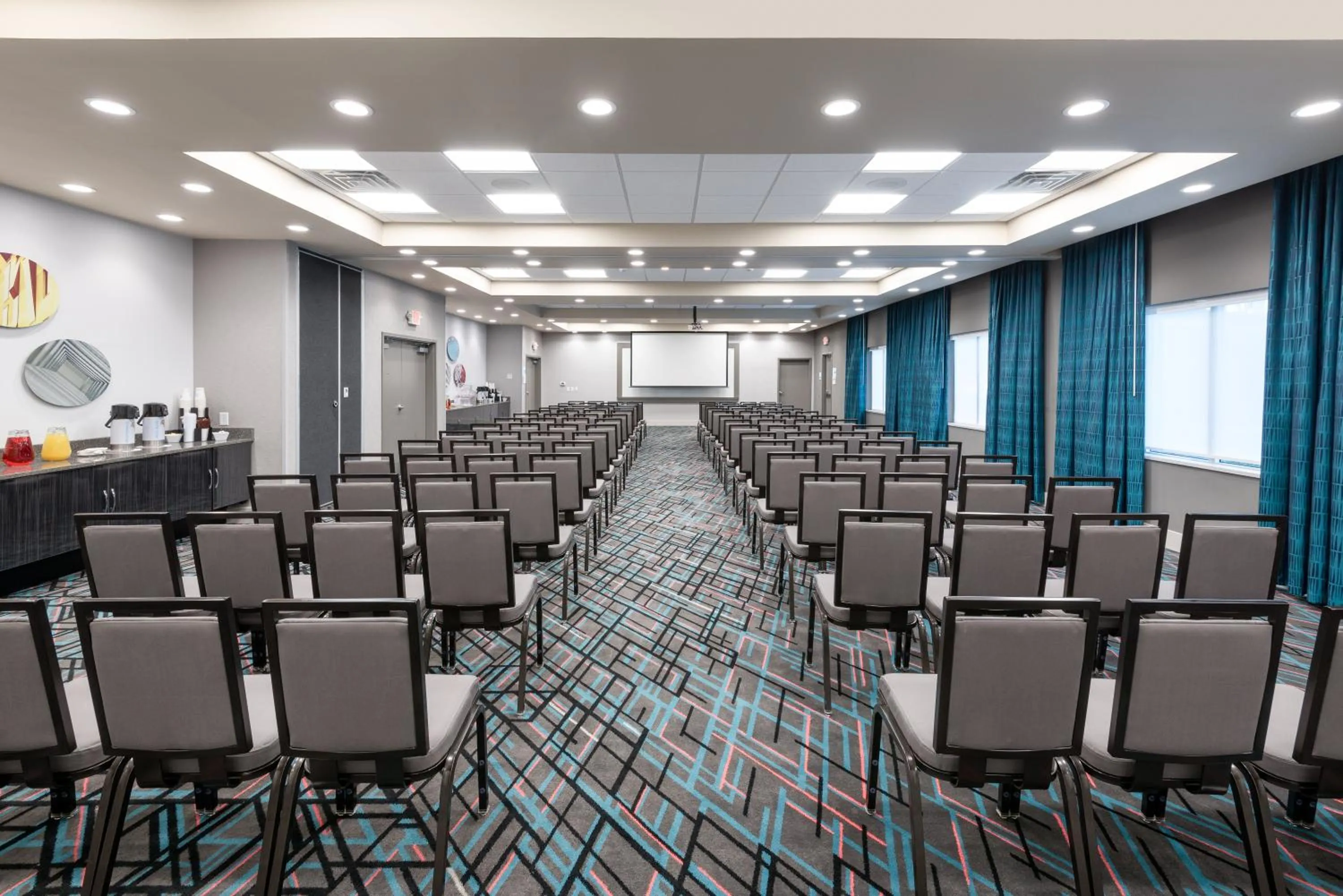 Meeting/conference room in Holiday Inn Express & Suites - Charlotte Airport by IHG