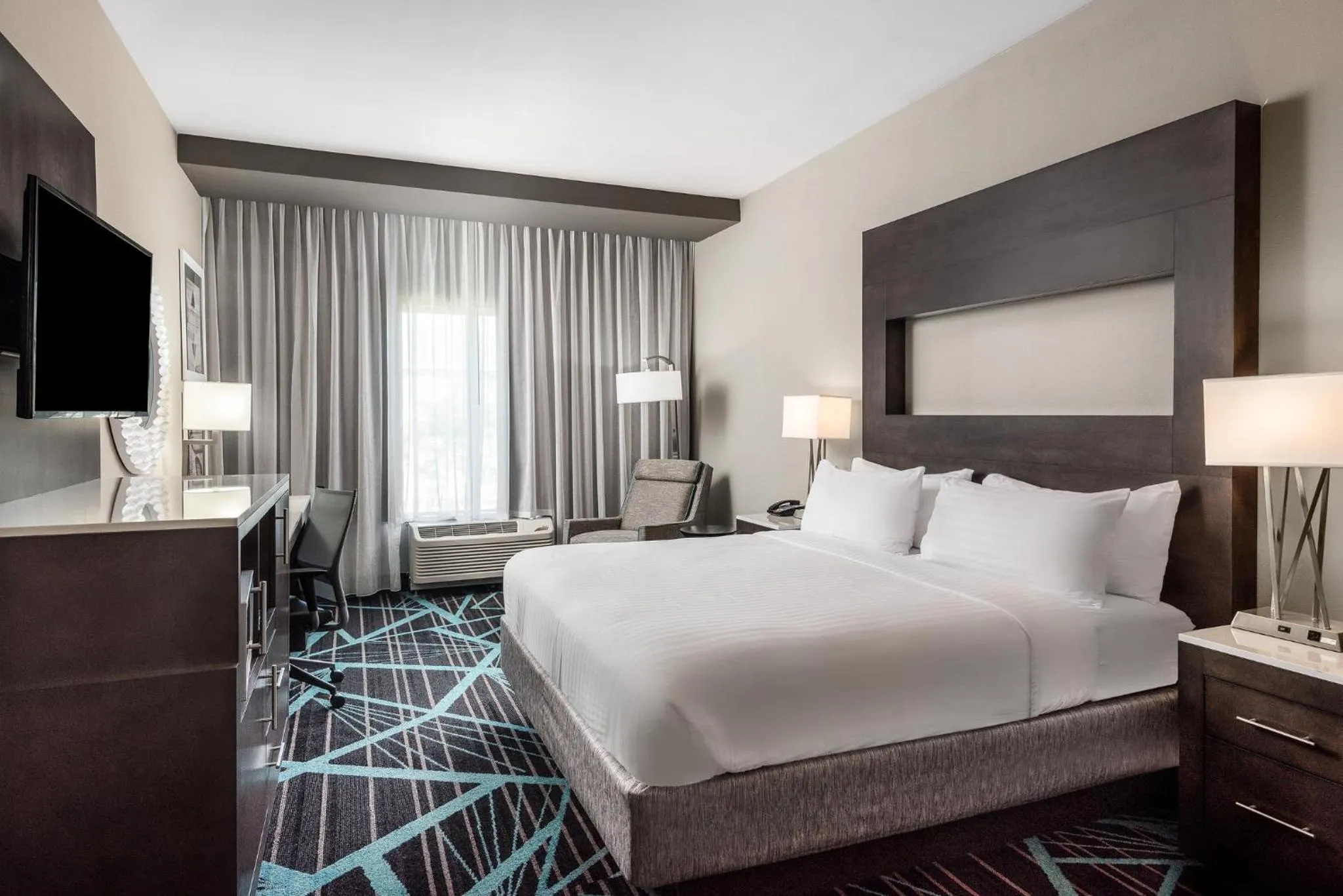 Photo of the whole room, Bed in Holiday Inn Express & Suites - Charlotte Airport by IHG