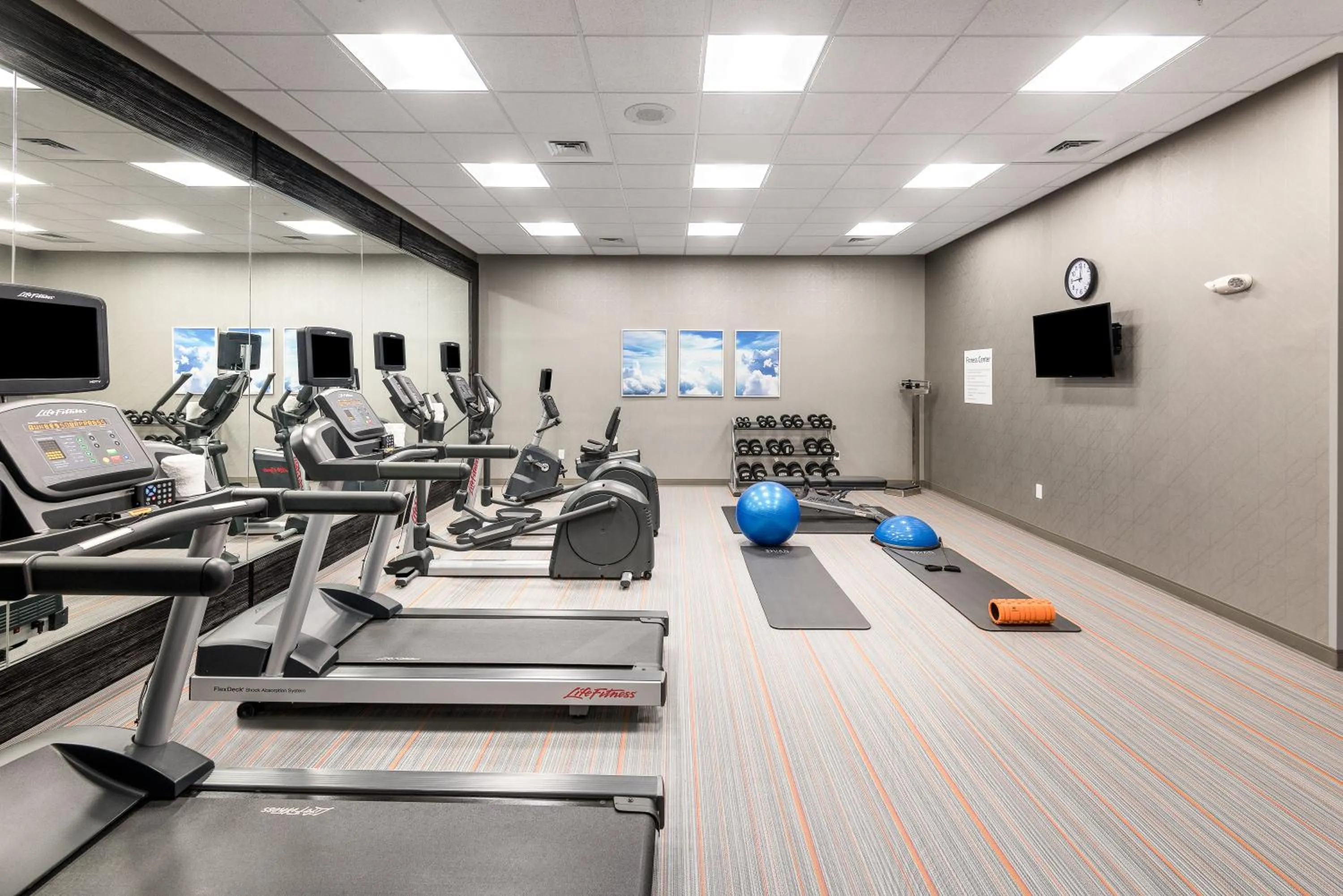 Fitness centre/facilities in Holiday Inn Express & Suites - Charlotte Airport by IHG