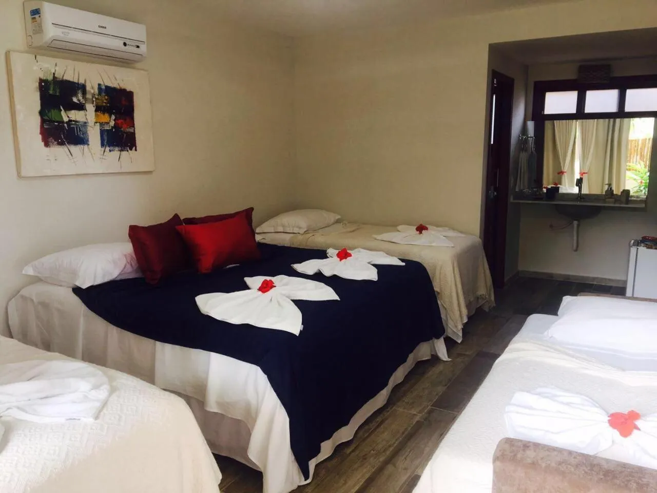 Photo of the whole room, Bed in Pousada Waikiki Boutique