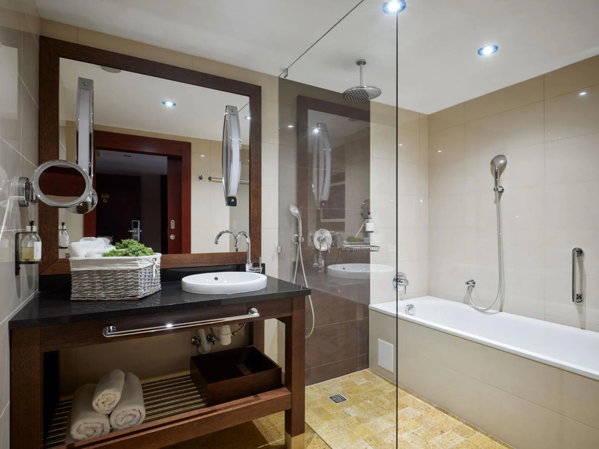 Shower in Hotel Verde