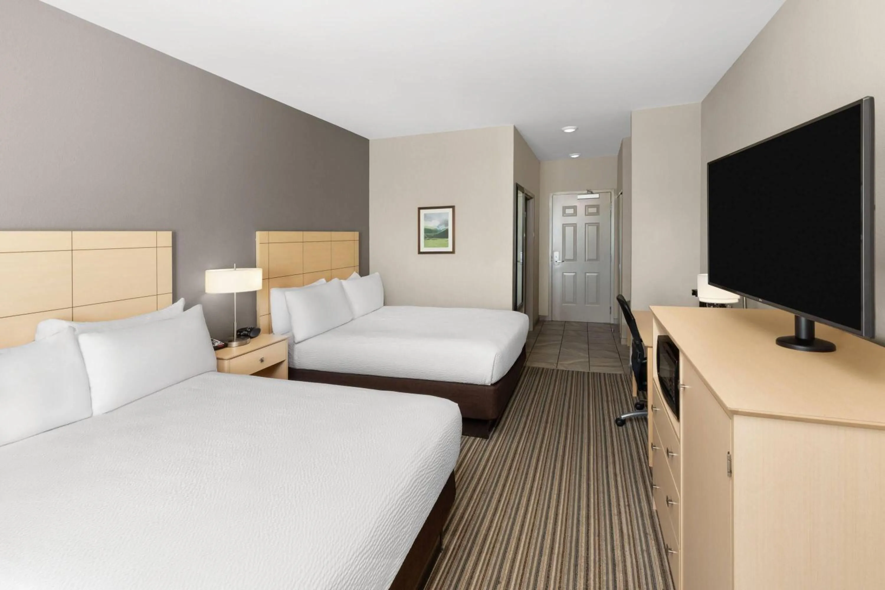 Photo of the whole room, Bed in Stone Hill Norman, Trademark Collection by Wyndham