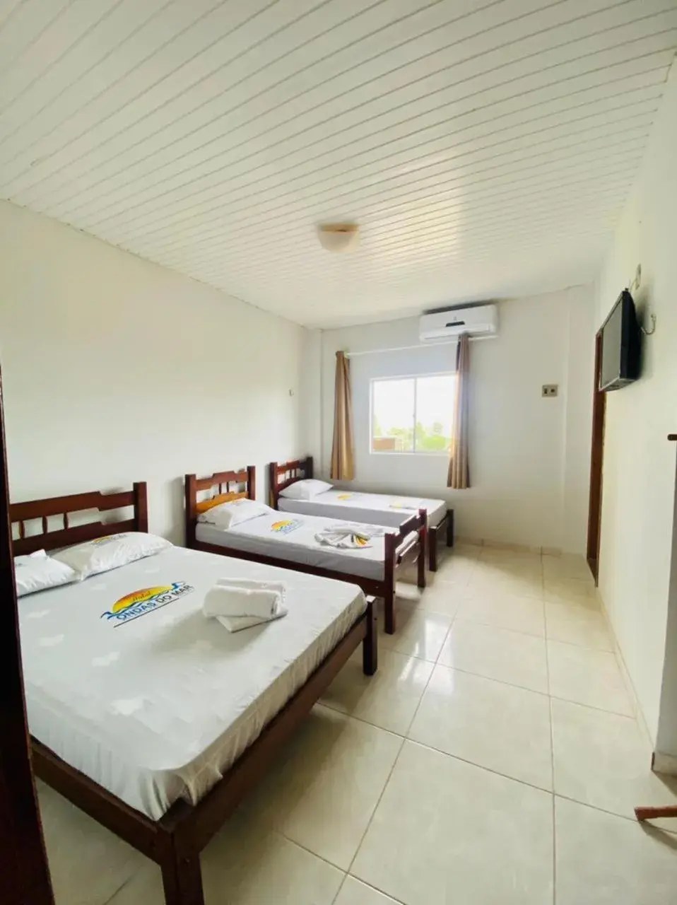 Economy Quadruple Room in Hotel Ondas do Mar Economy Quadruple Room in Hotel Ondas do Mar