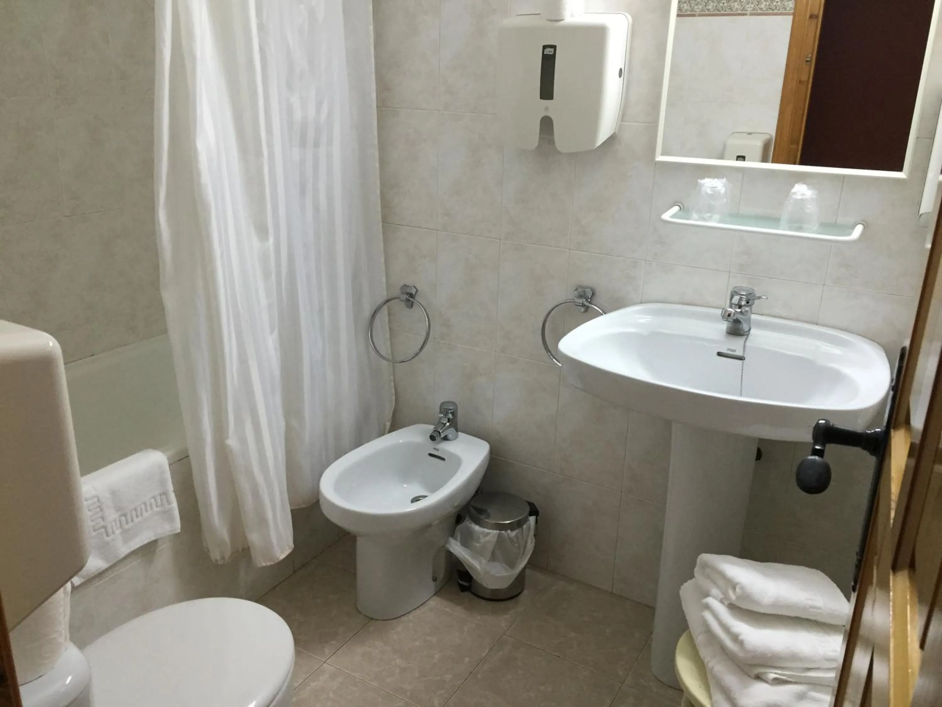 Bathroom in Hotel Esquirol