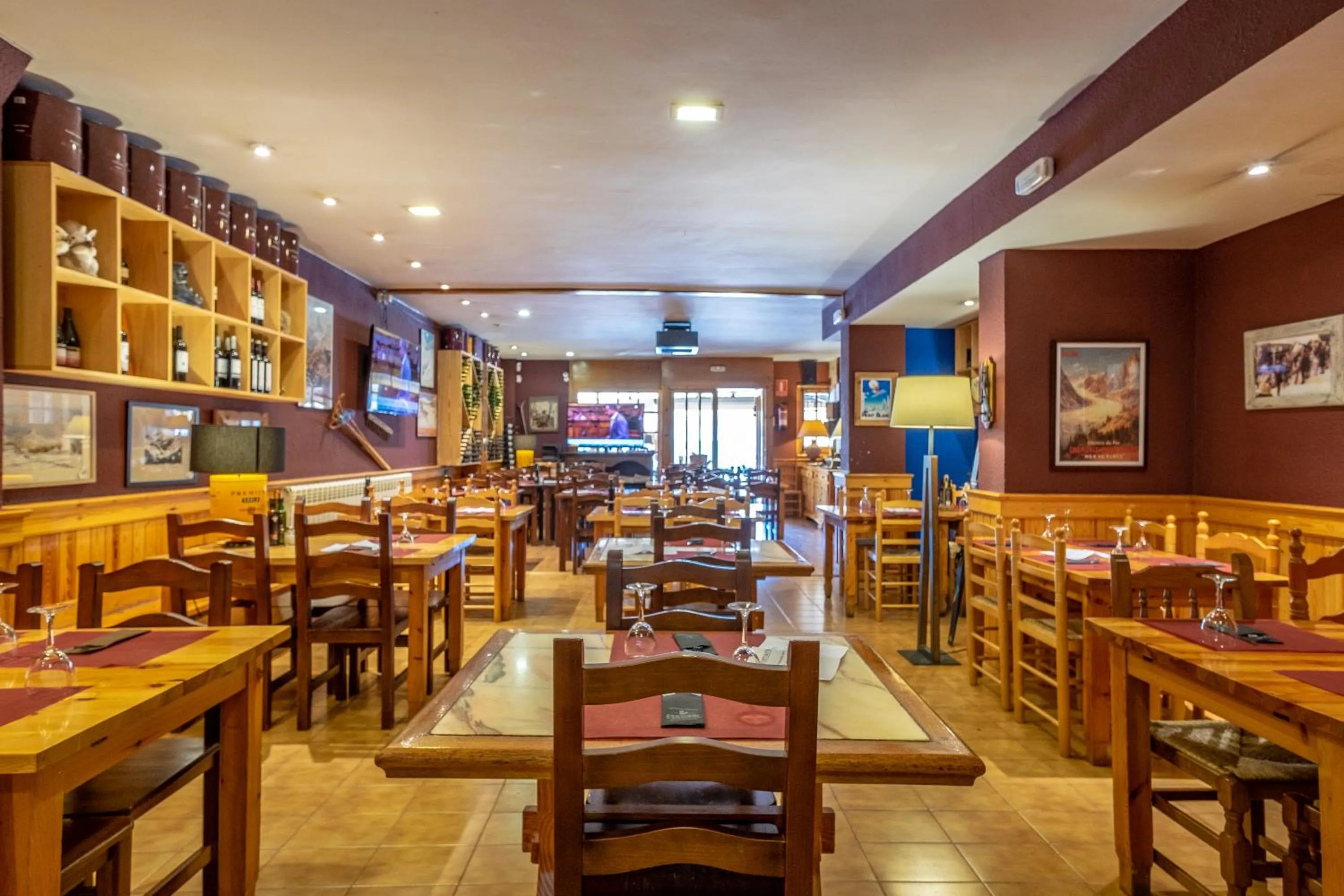 Restaurant/places to eat in Hotel Esquirol