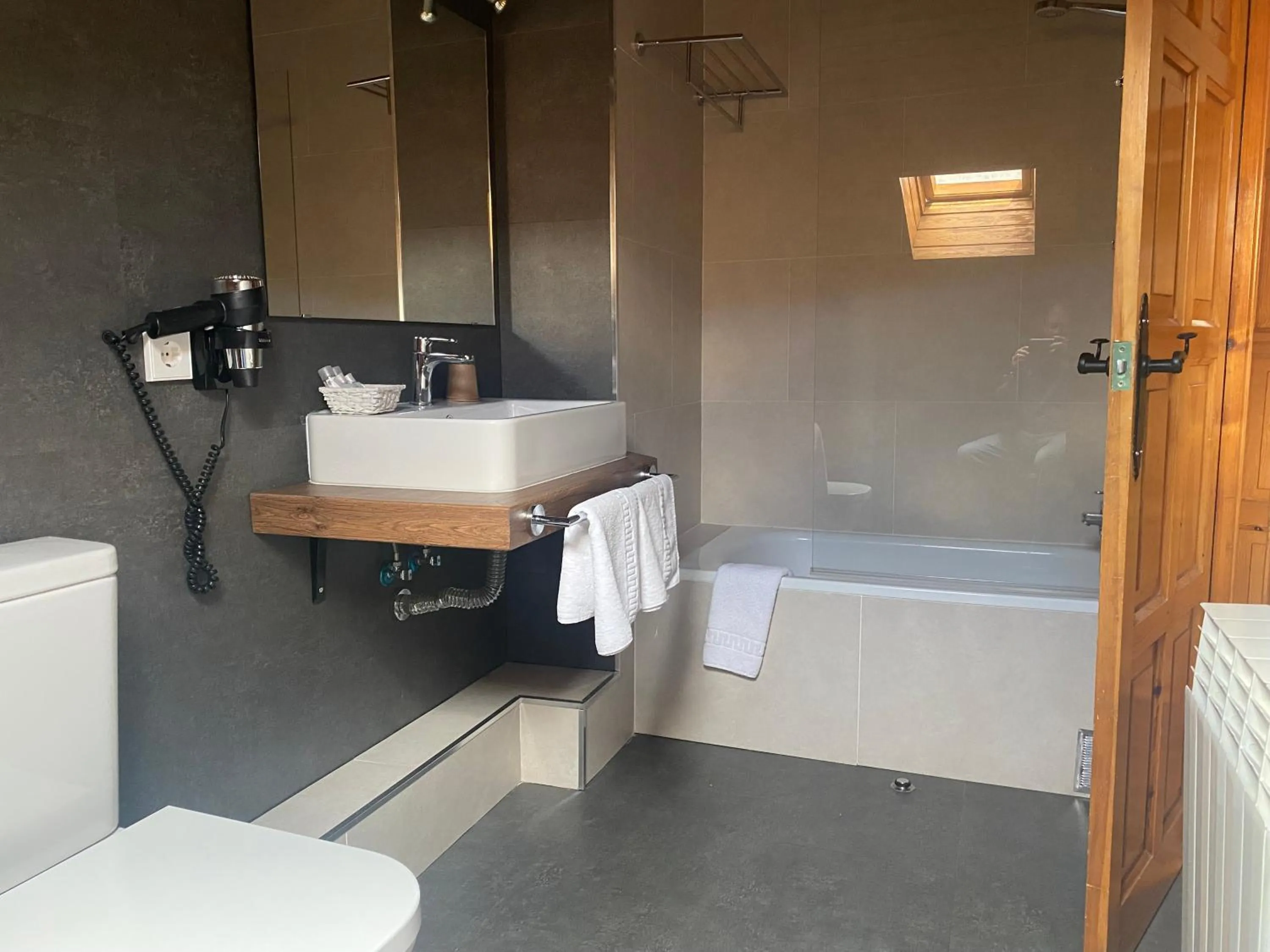 Bathroom in Hotel Esquirol