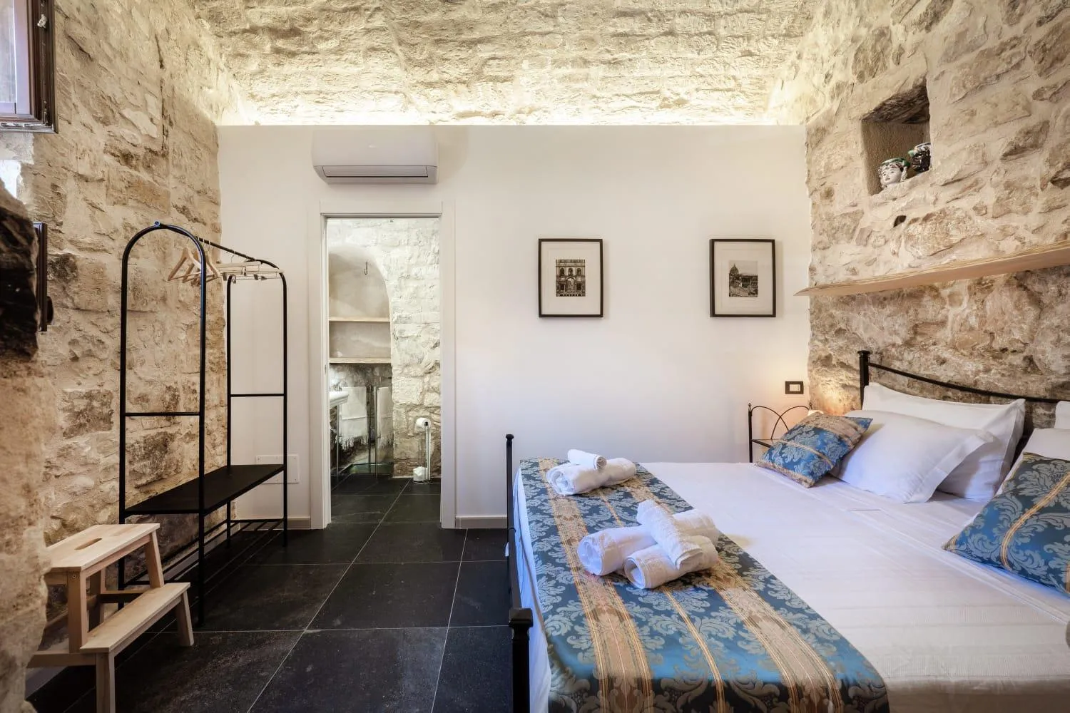 Photo of the whole room, Bed in Locanda La Meridiana