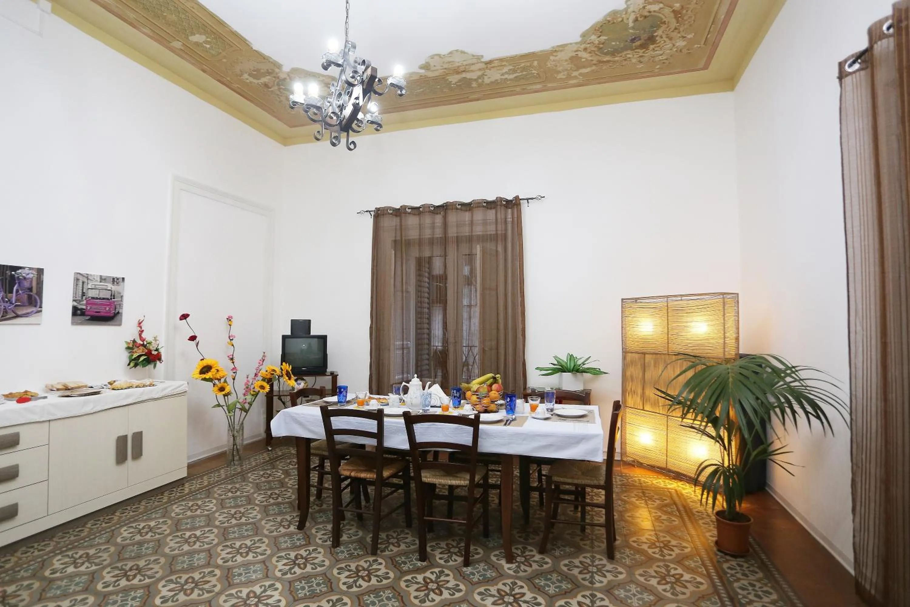 Communal lounge/ TV room in Rest and Go