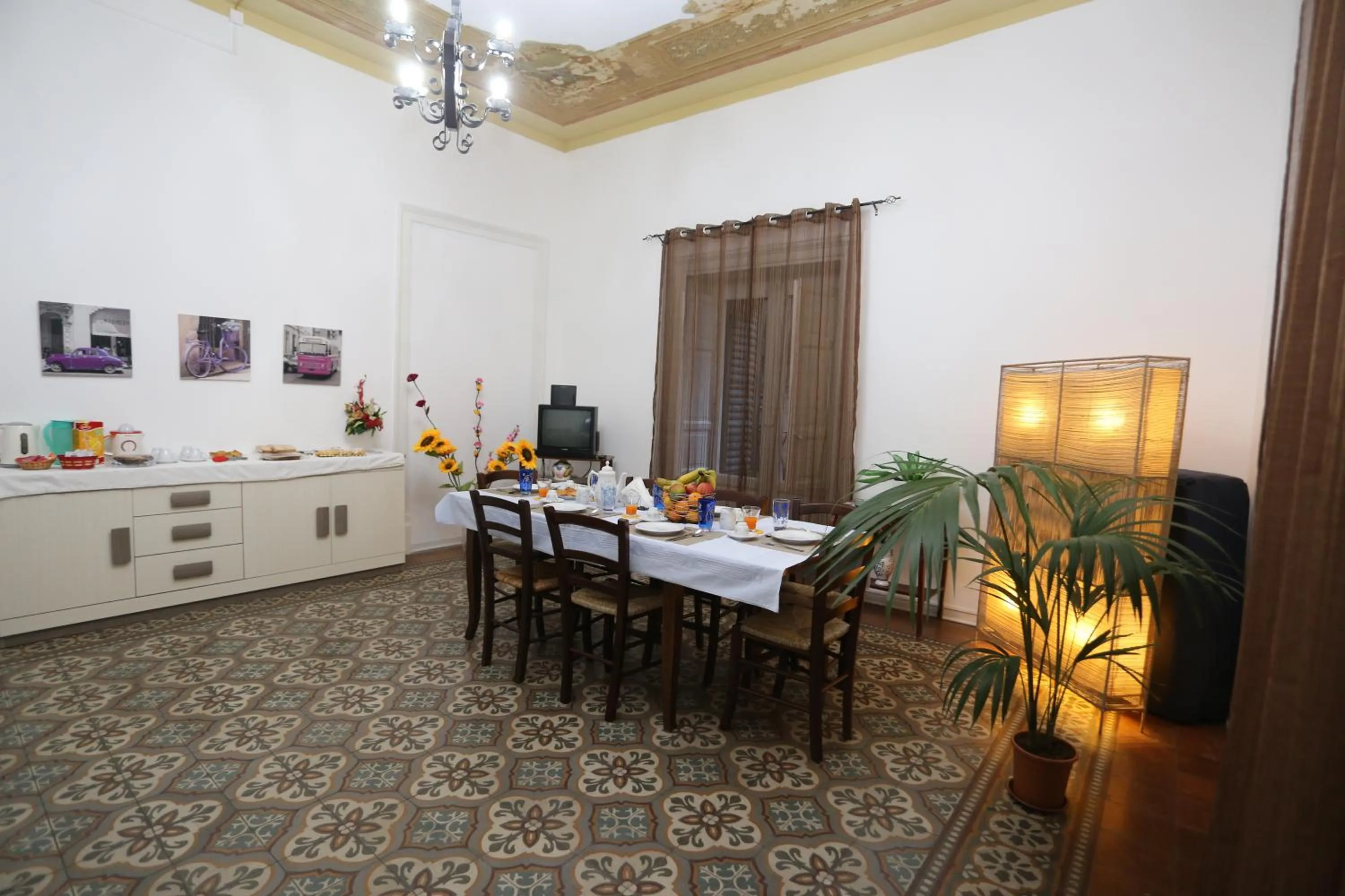 Communal lounge/ TV room in Rest and Go