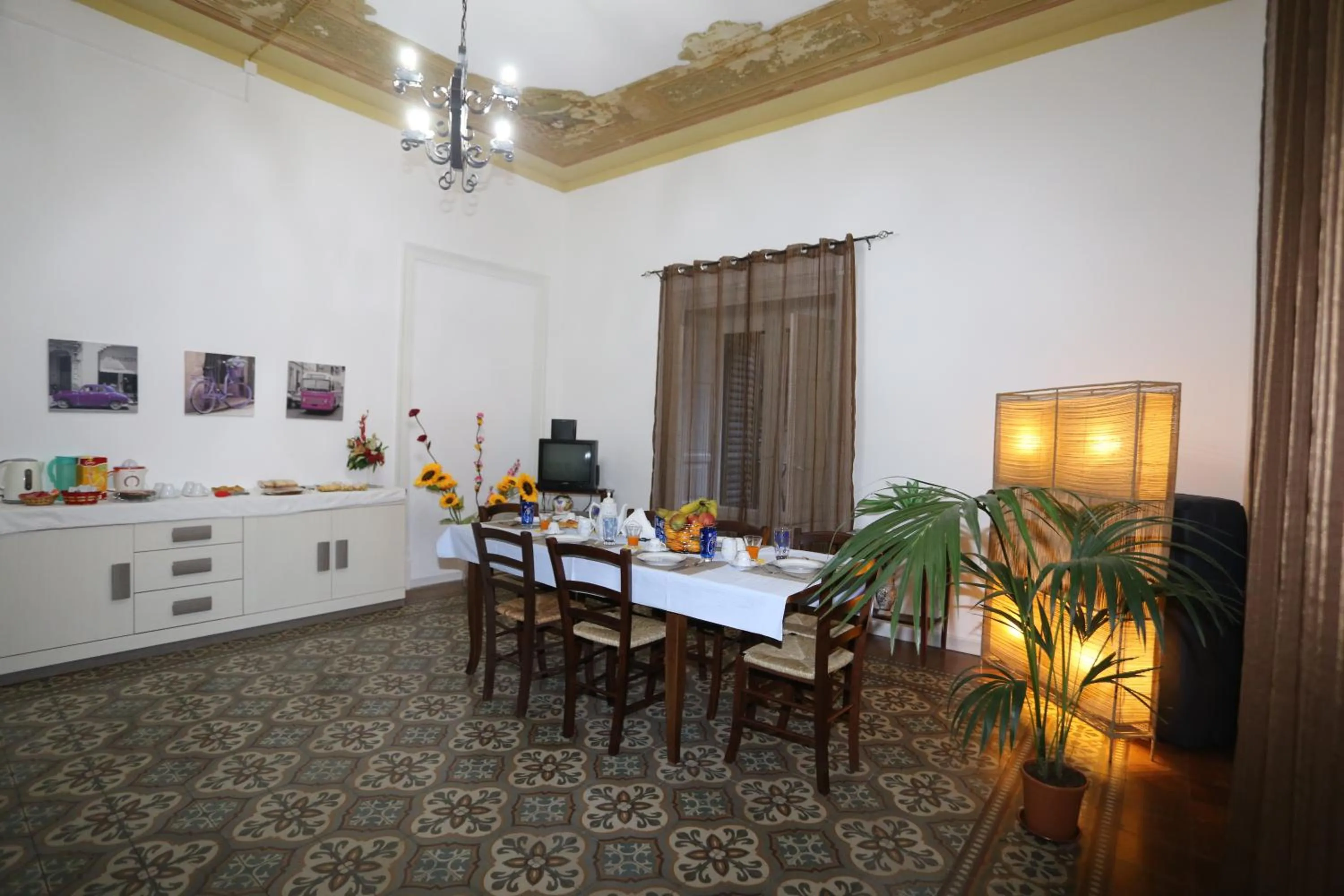 Communal lounge/ TV room in Rest and Go