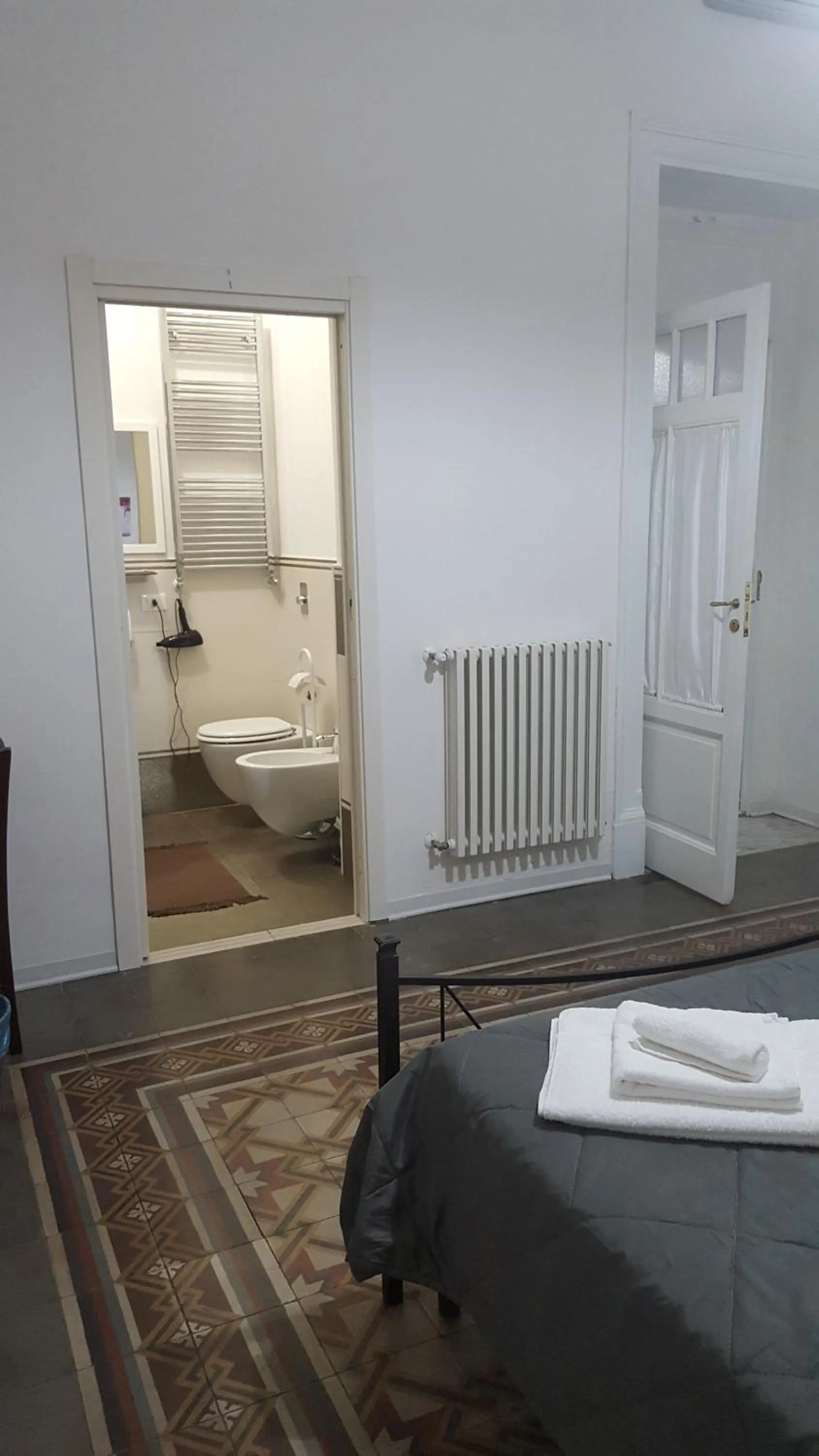 Toilet, Bed in Rest and Go