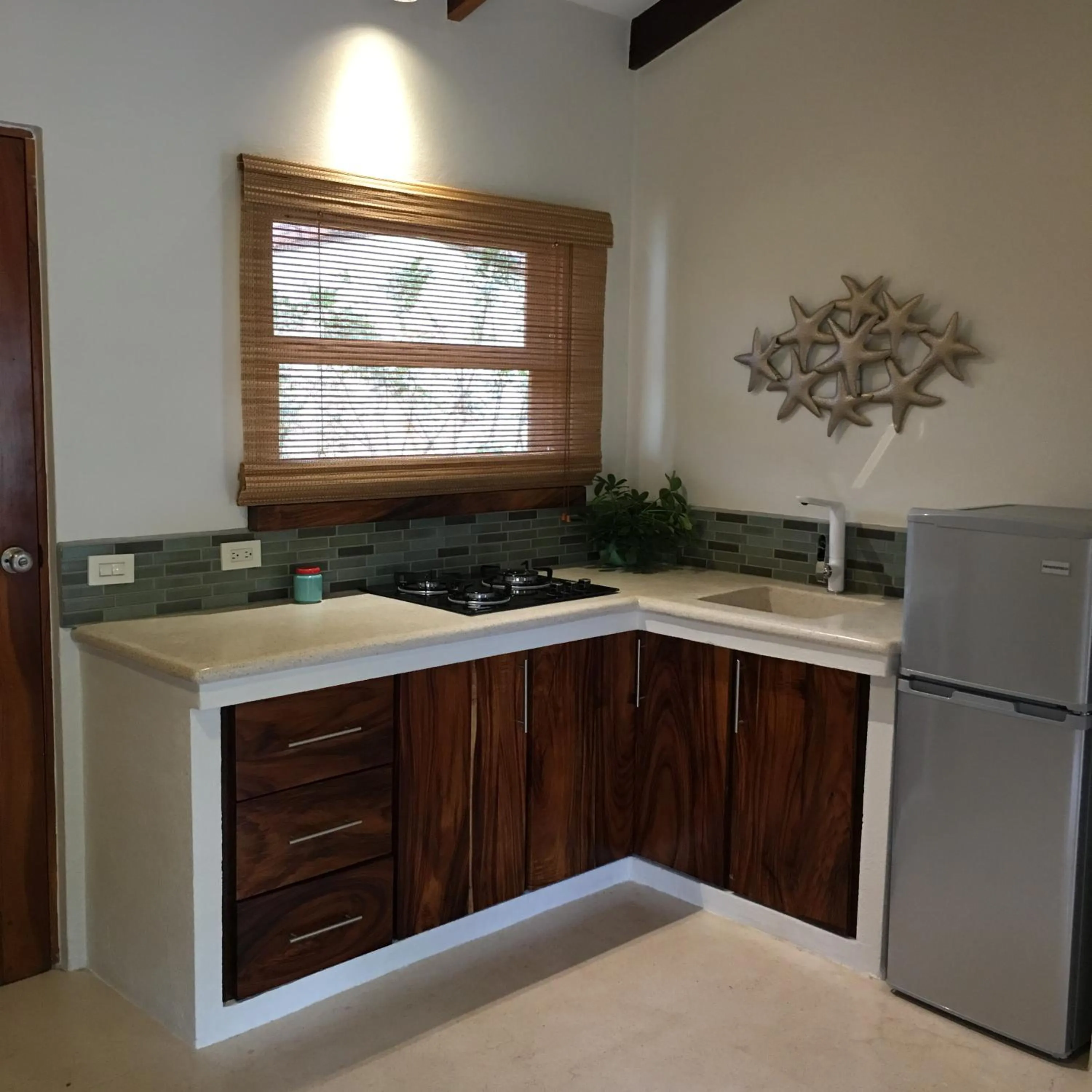 Kitchen or kitchenette in Ten North Tamarindo Beach Hotel