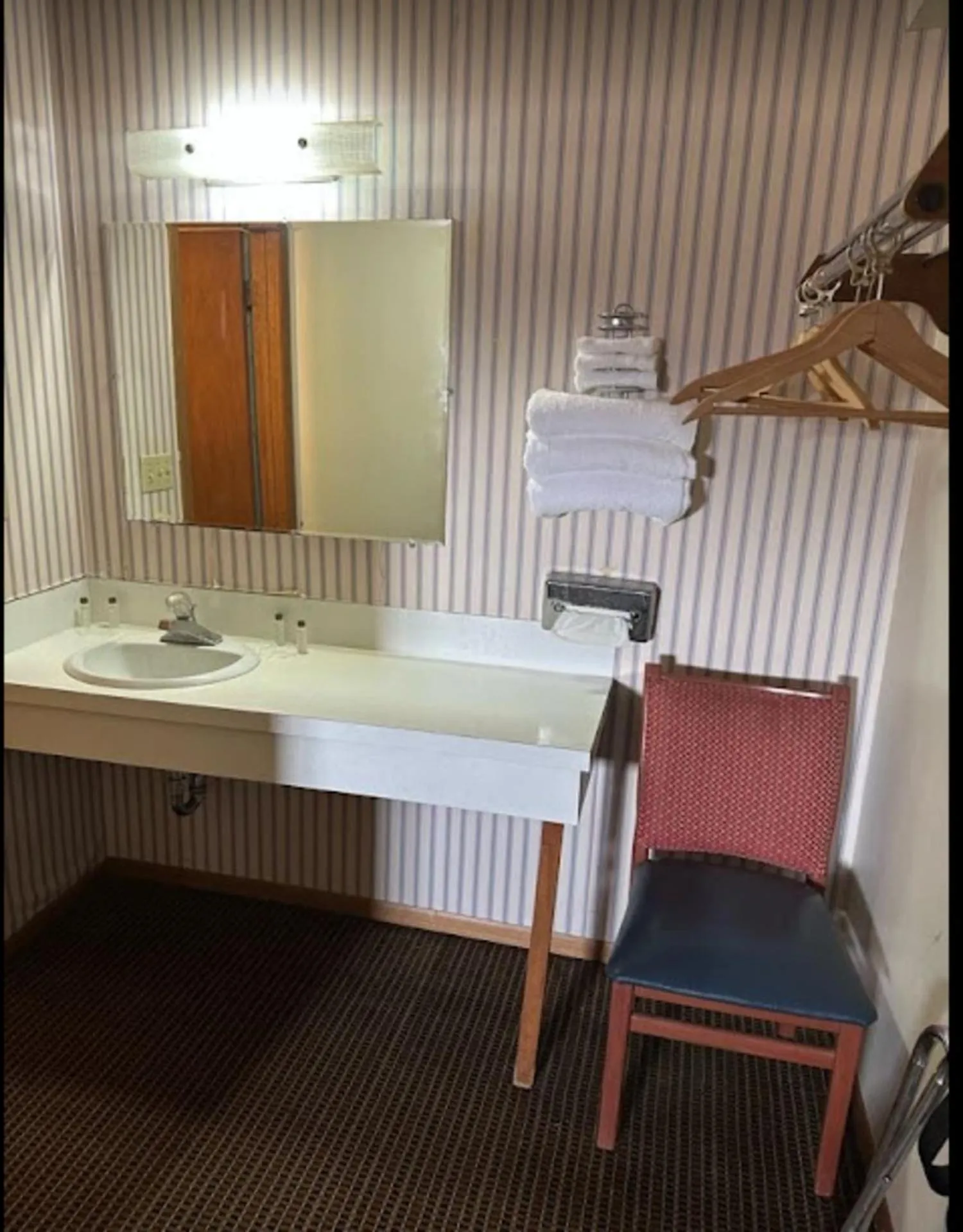 Bedroom in Love Hotels Western Holiday by OYO at Harlan Lake NE