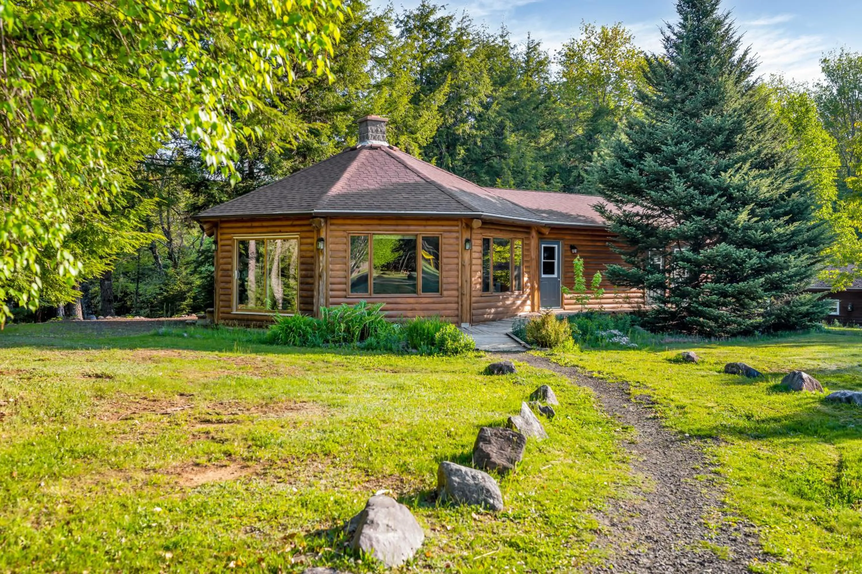 Lobby or reception in Mersey River Chalets a nature retreat