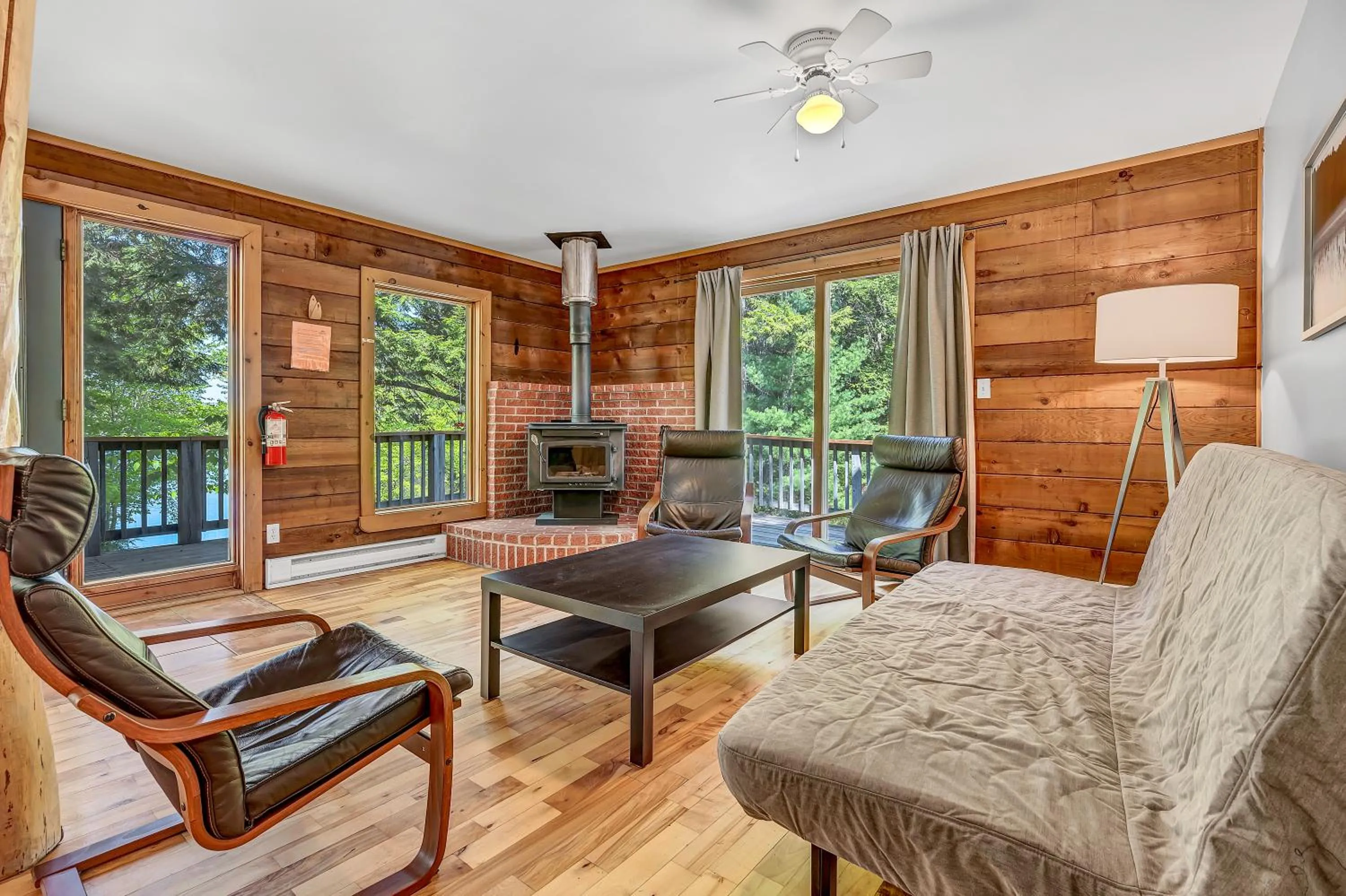 Living room in Mersey River Chalets a nature retreat