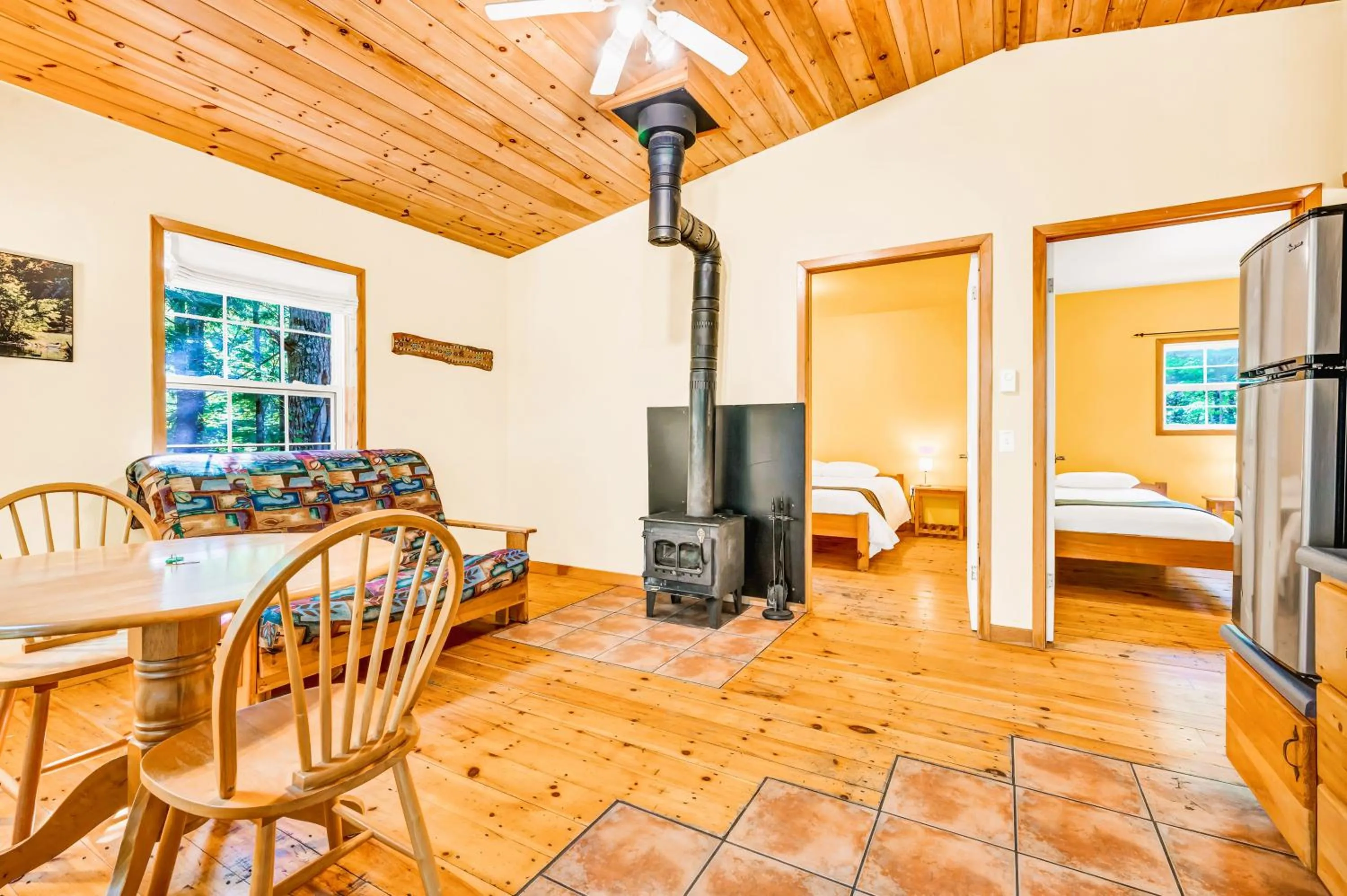 Living room, Bed in Mersey River Chalets a nature retreat