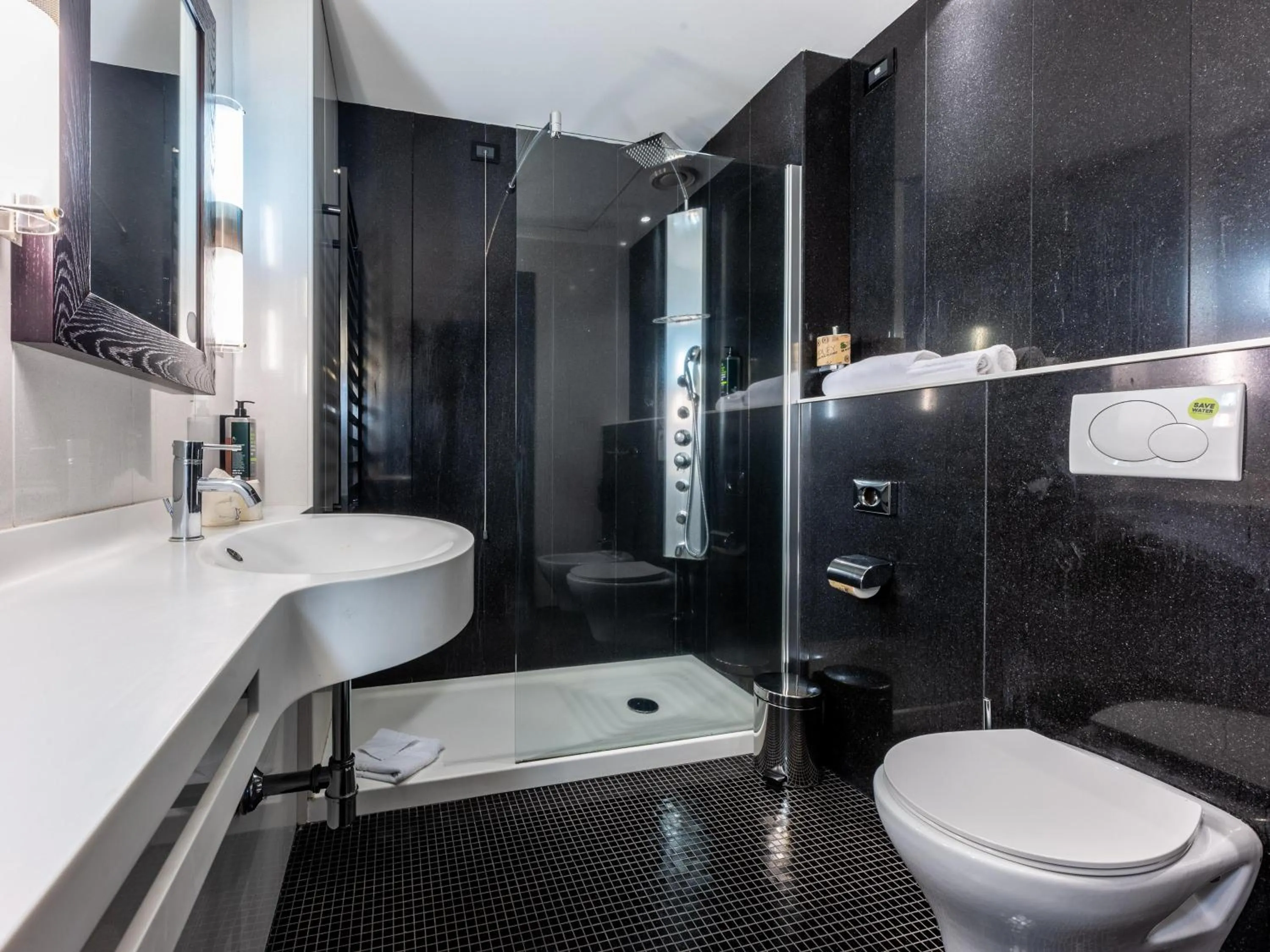 Photo of the whole room in B&B Hotel Borgaro Torinese