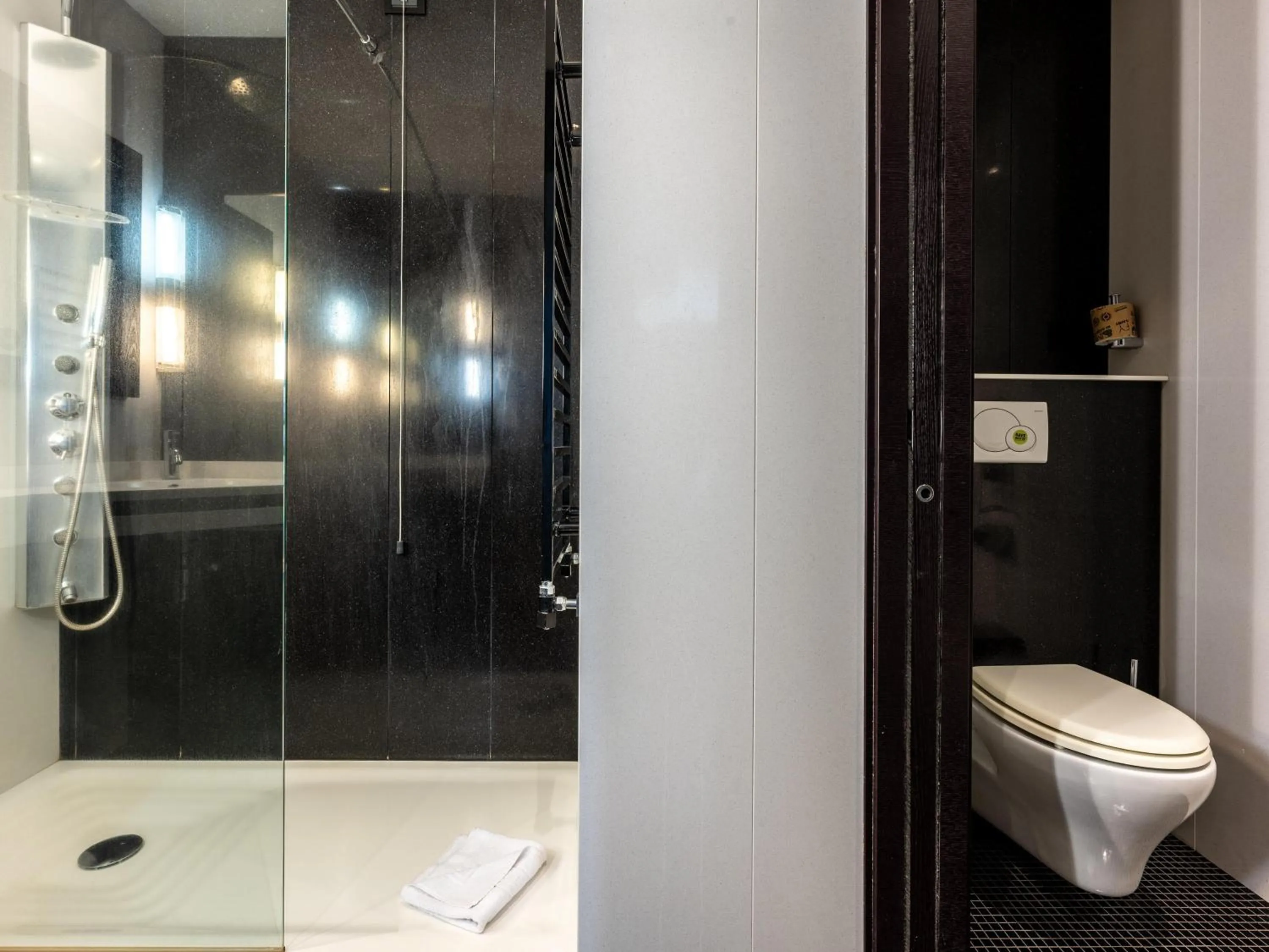 Bathroom in B&B Hotel Borgaro Torinese