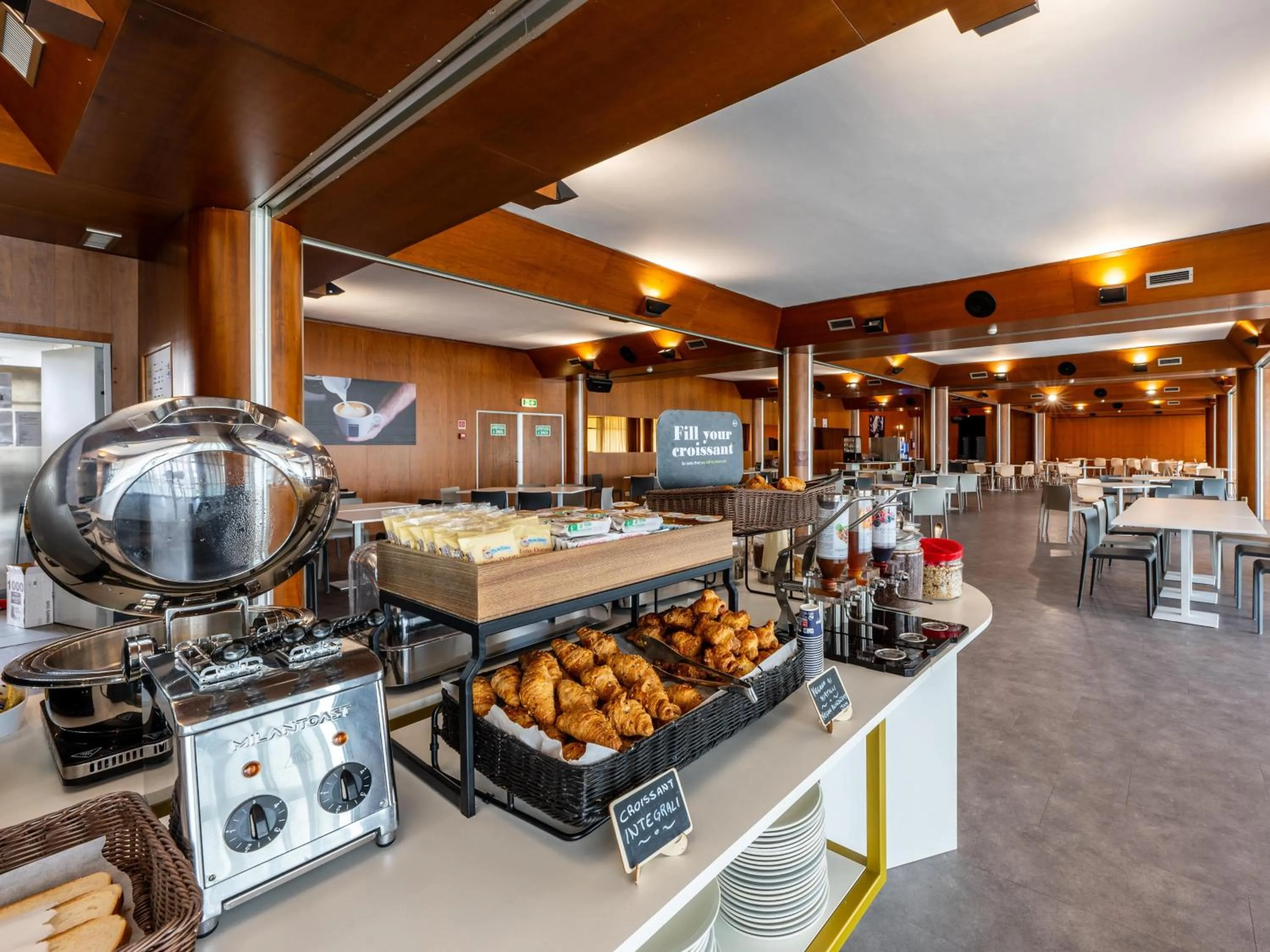 Restaurant/places to eat in B&B Hotel Borgaro Torinese