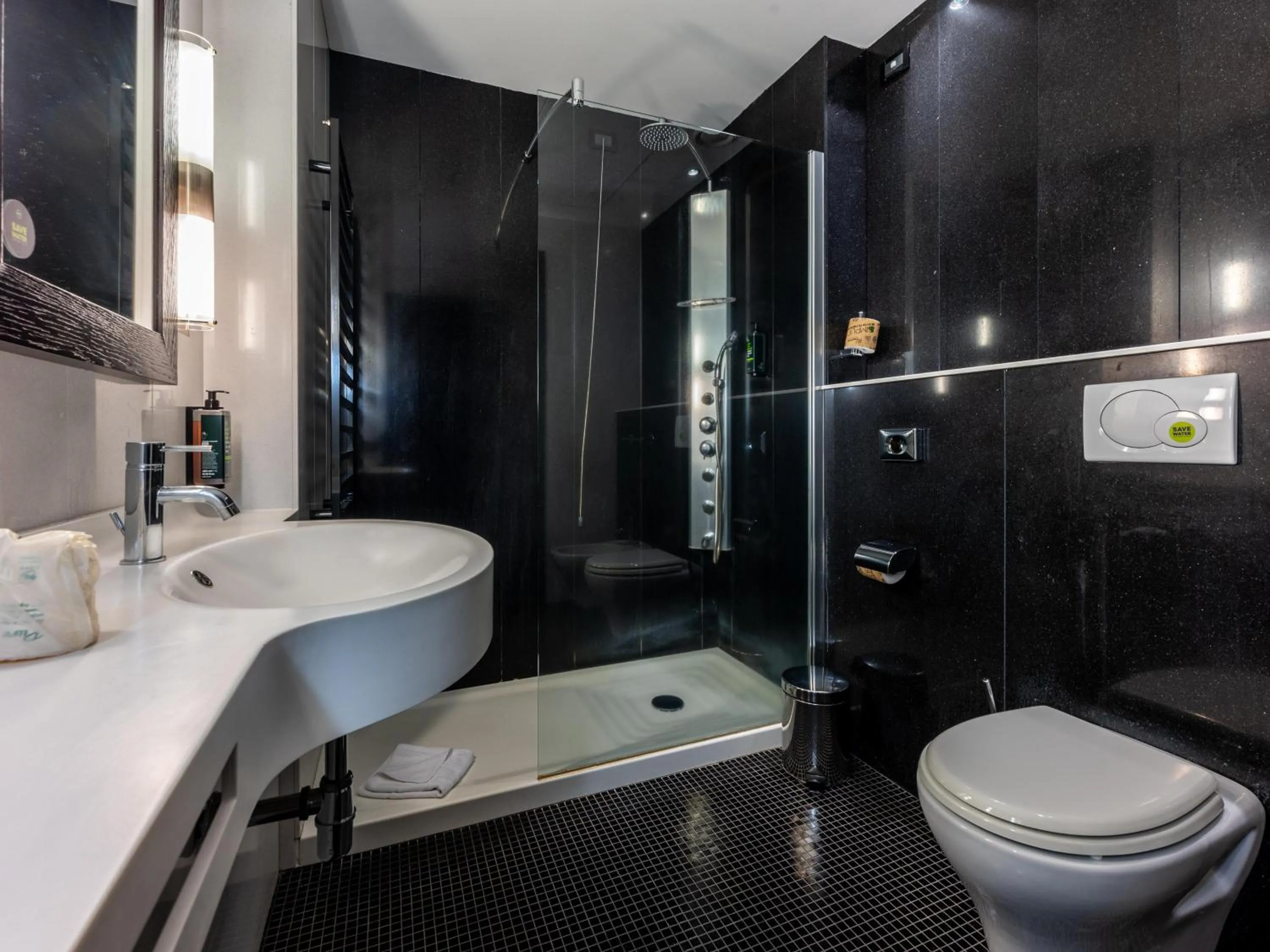 Bathroom in B&B Hotel Borgaro Torinese