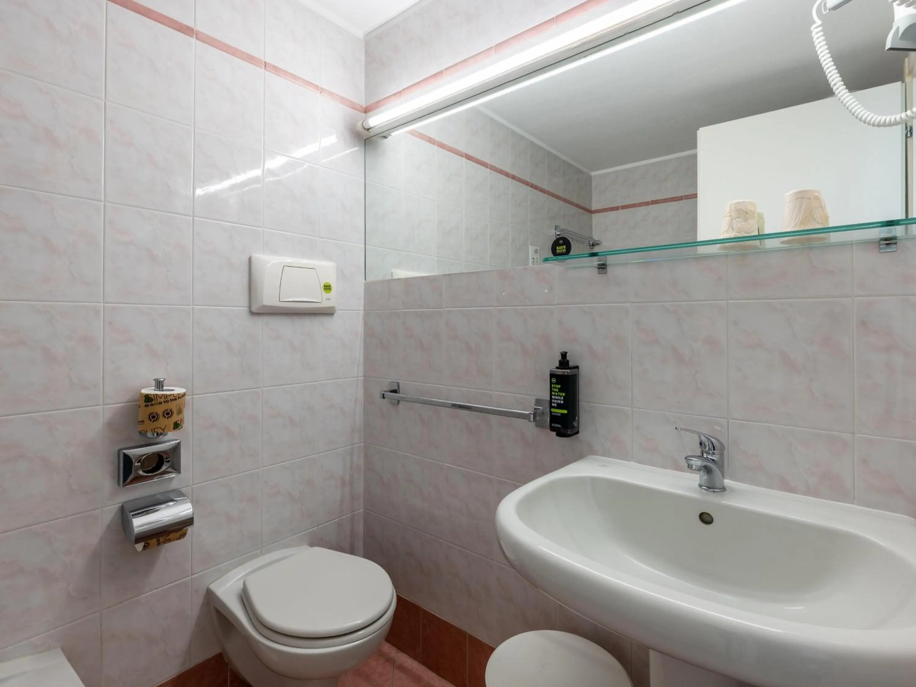 Bathroom in B&B Hotel Borgaro Torinese