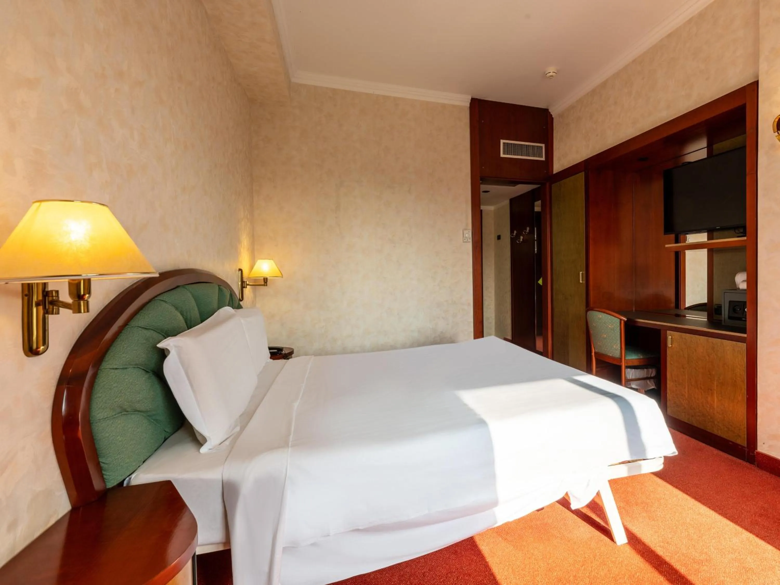 Photo of the whole room, Bed in B&B Hotel Borgaro Torinese