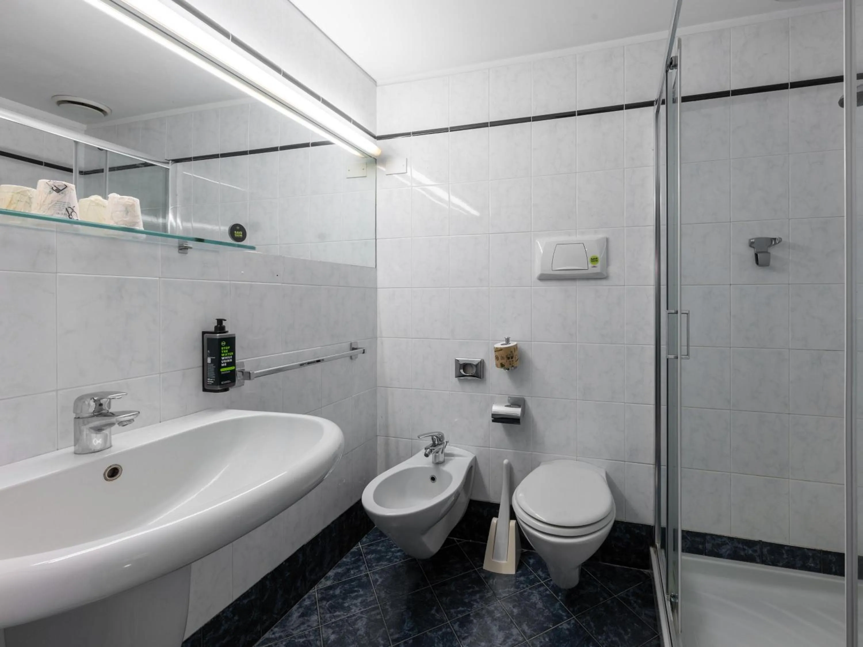 Bathroom in B&B Hotel Borgaro Torinese