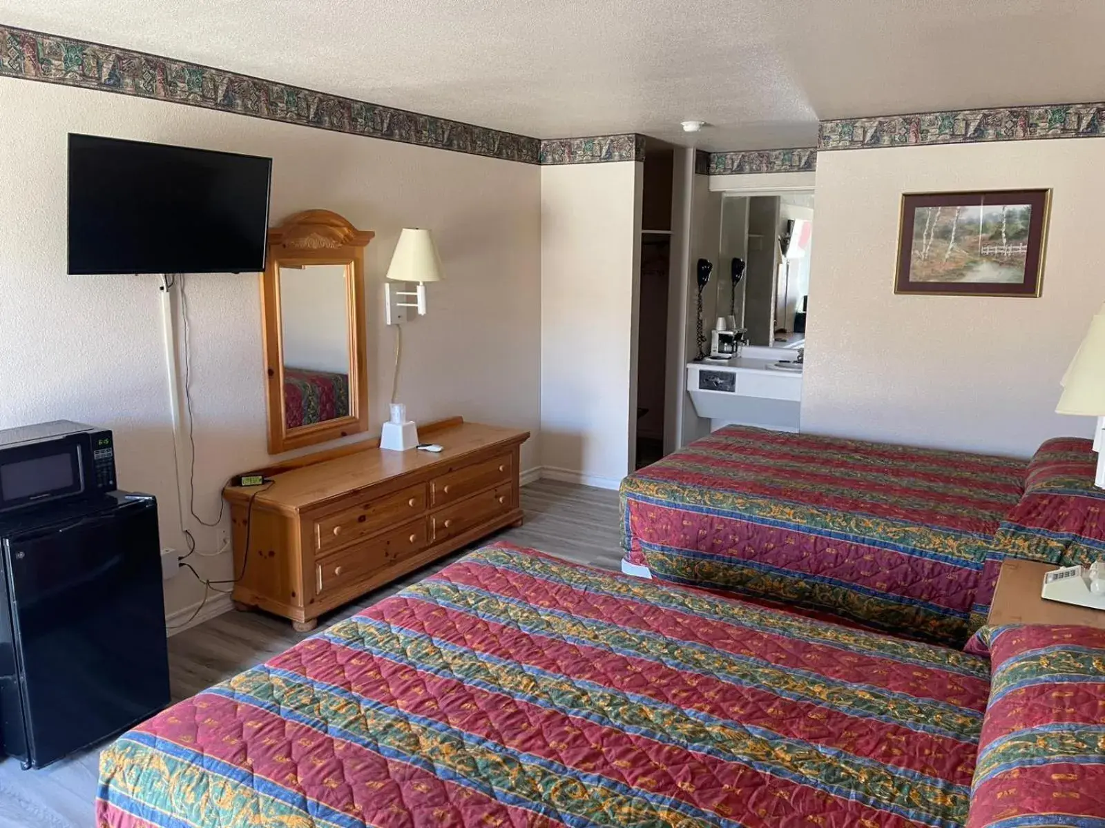 2 Queen Beds Non-Smoking in Lakeside inn & suites by OYO Mathis I 37 2 Queen Beds Non-Smoking in Lakeside inn & suites by OYO Mathis I 37