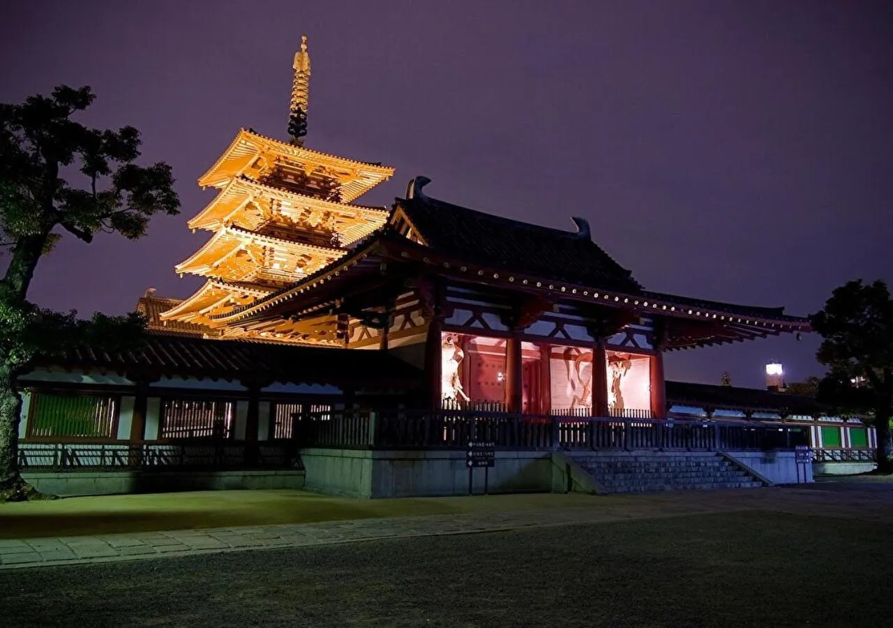 Nearby landmark in Tennouji Crystal Hotel