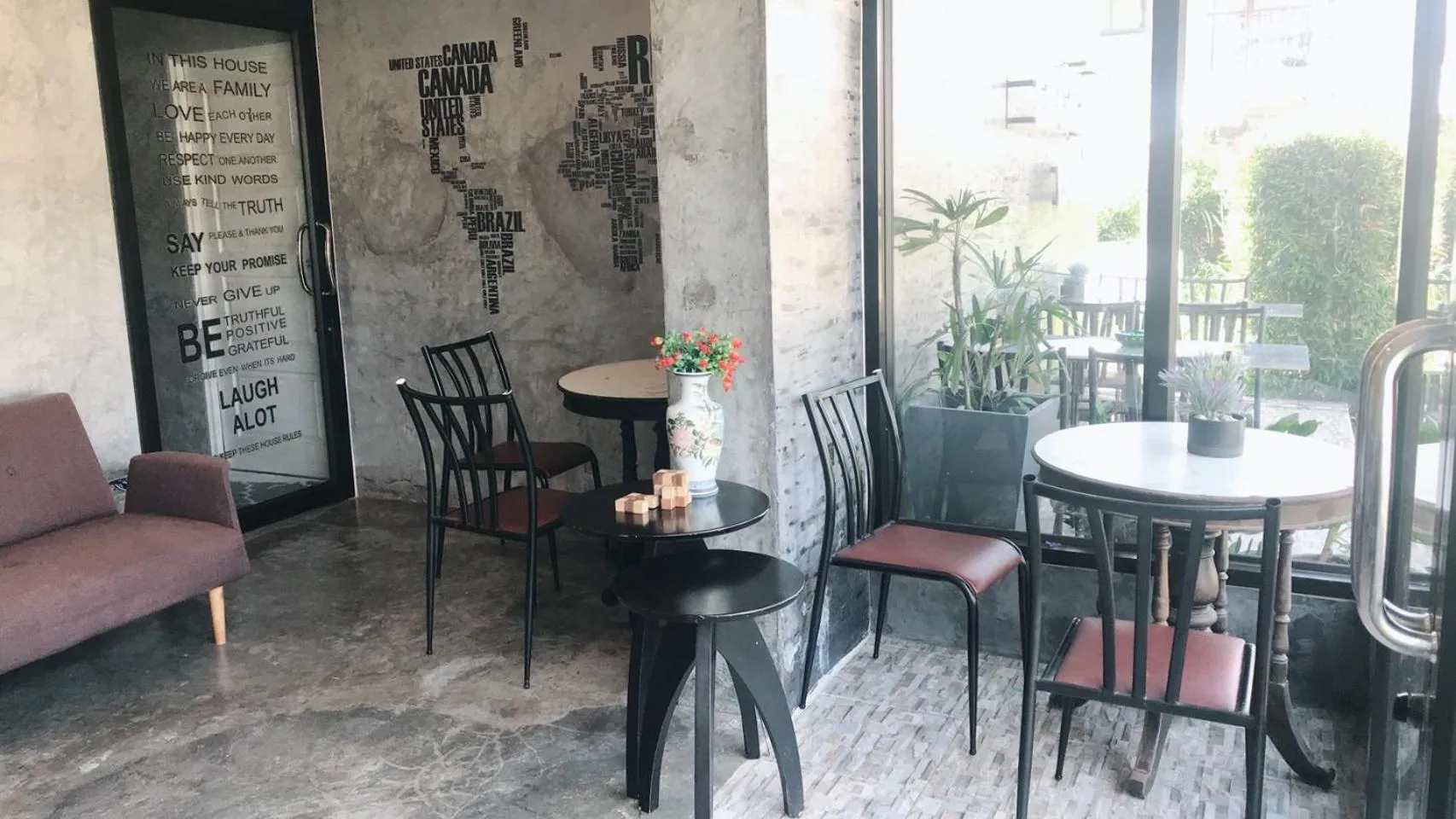 Restaurant/places to eat in La Chambre Boutique @ Ko Lanta