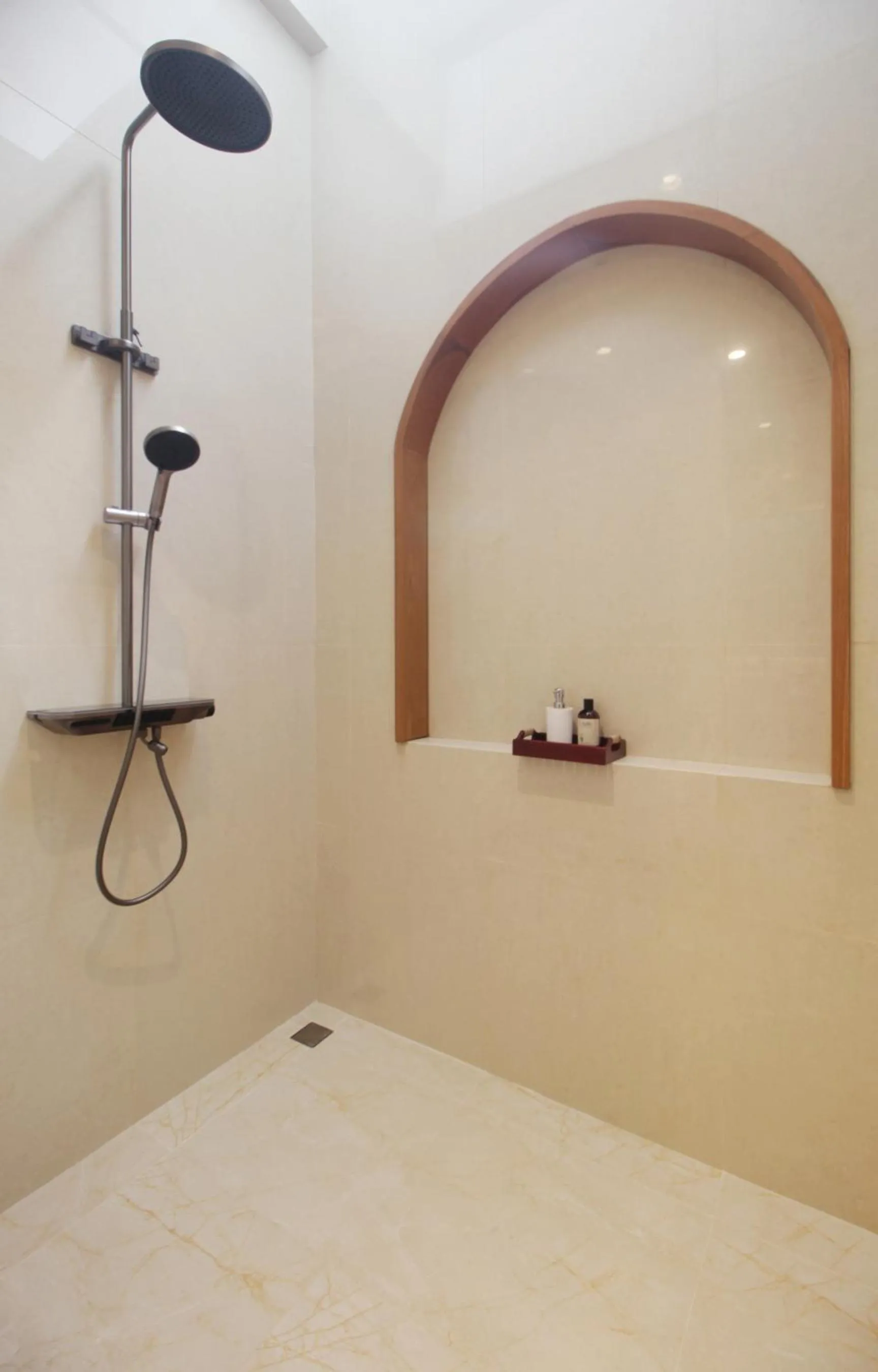 Shower, Bed in The Murdha Villa