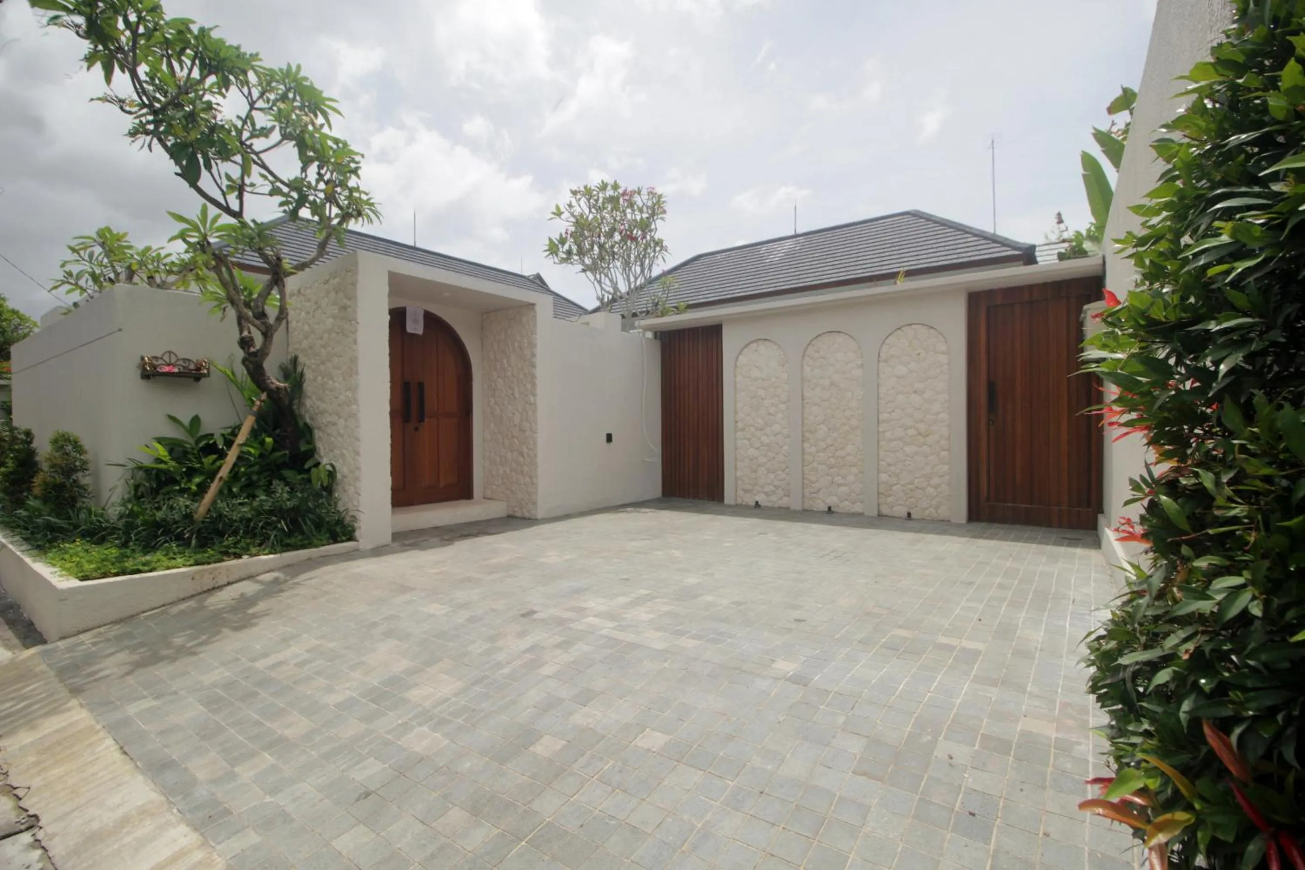 Facade/entrance in The Murdha Villa