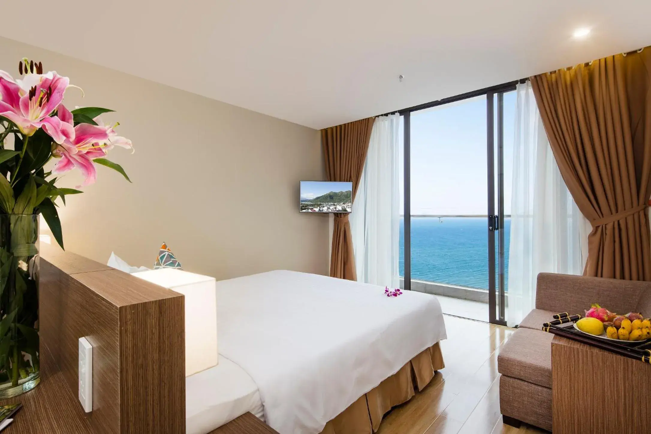 Double Room with Balcony and Sea View in King Town Grand Hotel & Wedding Center Double Room with Balcony and Sea View in King Town Grand Hotel & Wedding Center