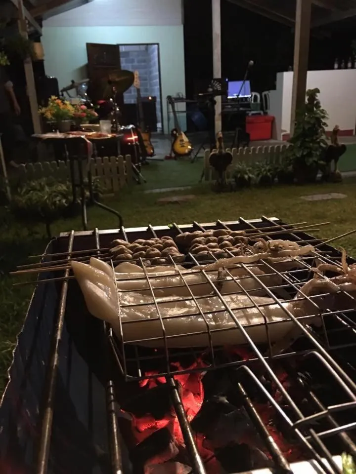 Dining area in Baan Suan Kru Kob