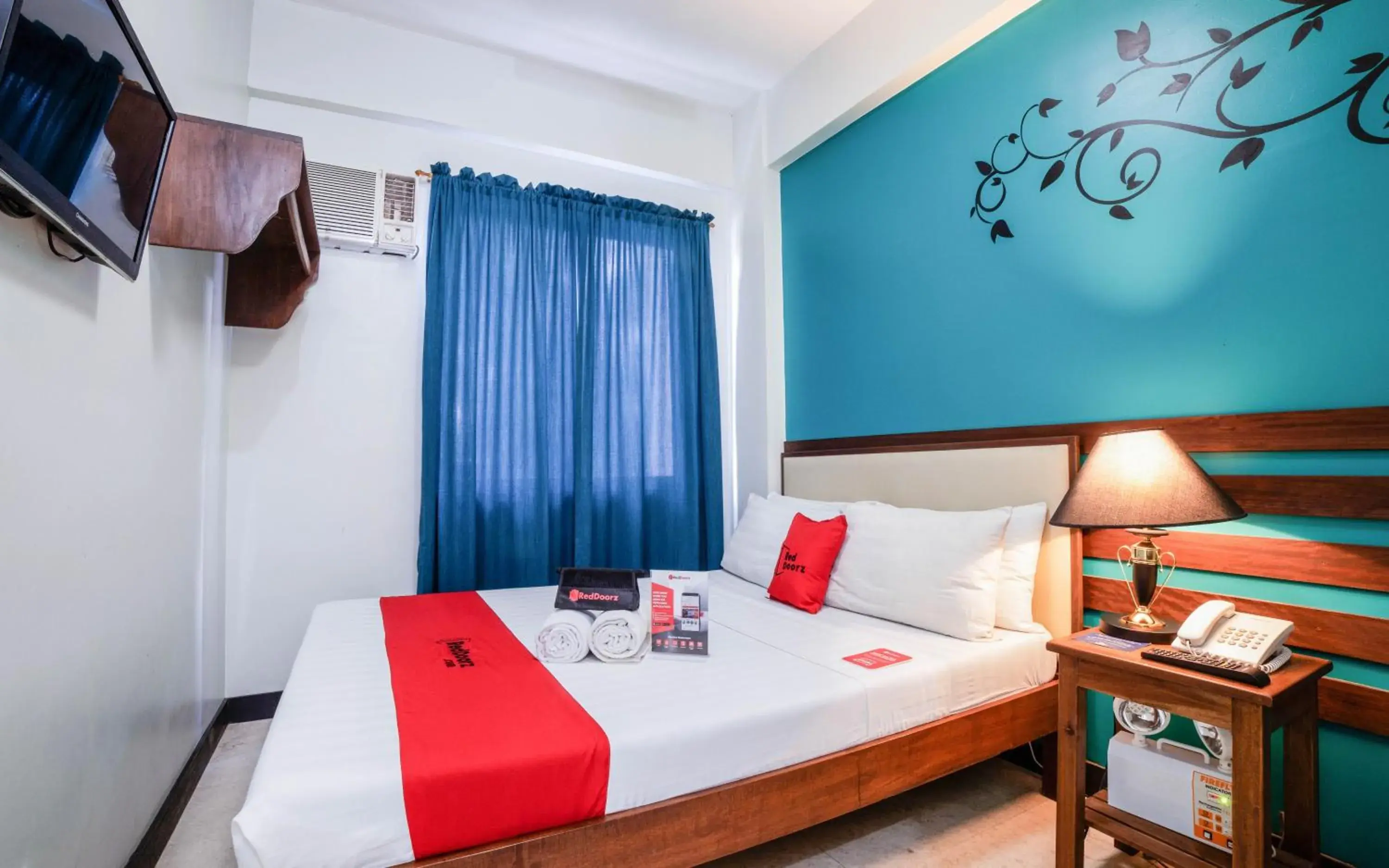 Standard Double Room in RedDoorz Plus near Rizal Junction Standard Double Room in RedDoorz Plus near Rizal Junction