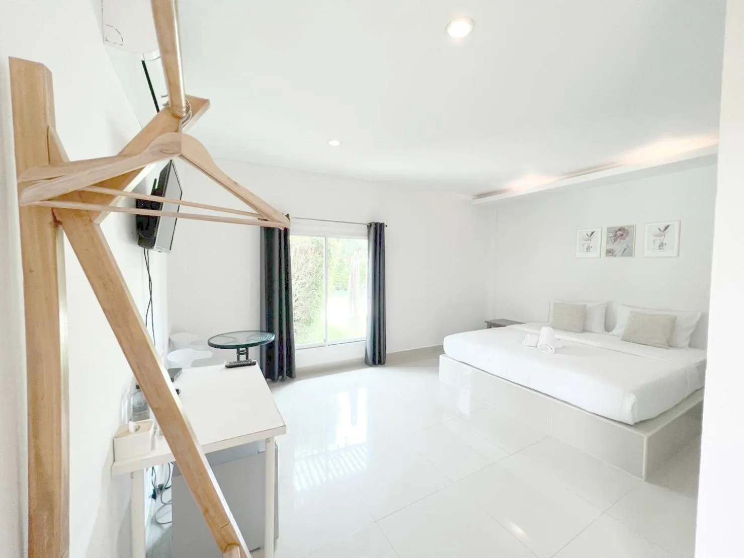 Bedroom, Bed in On Green Resort