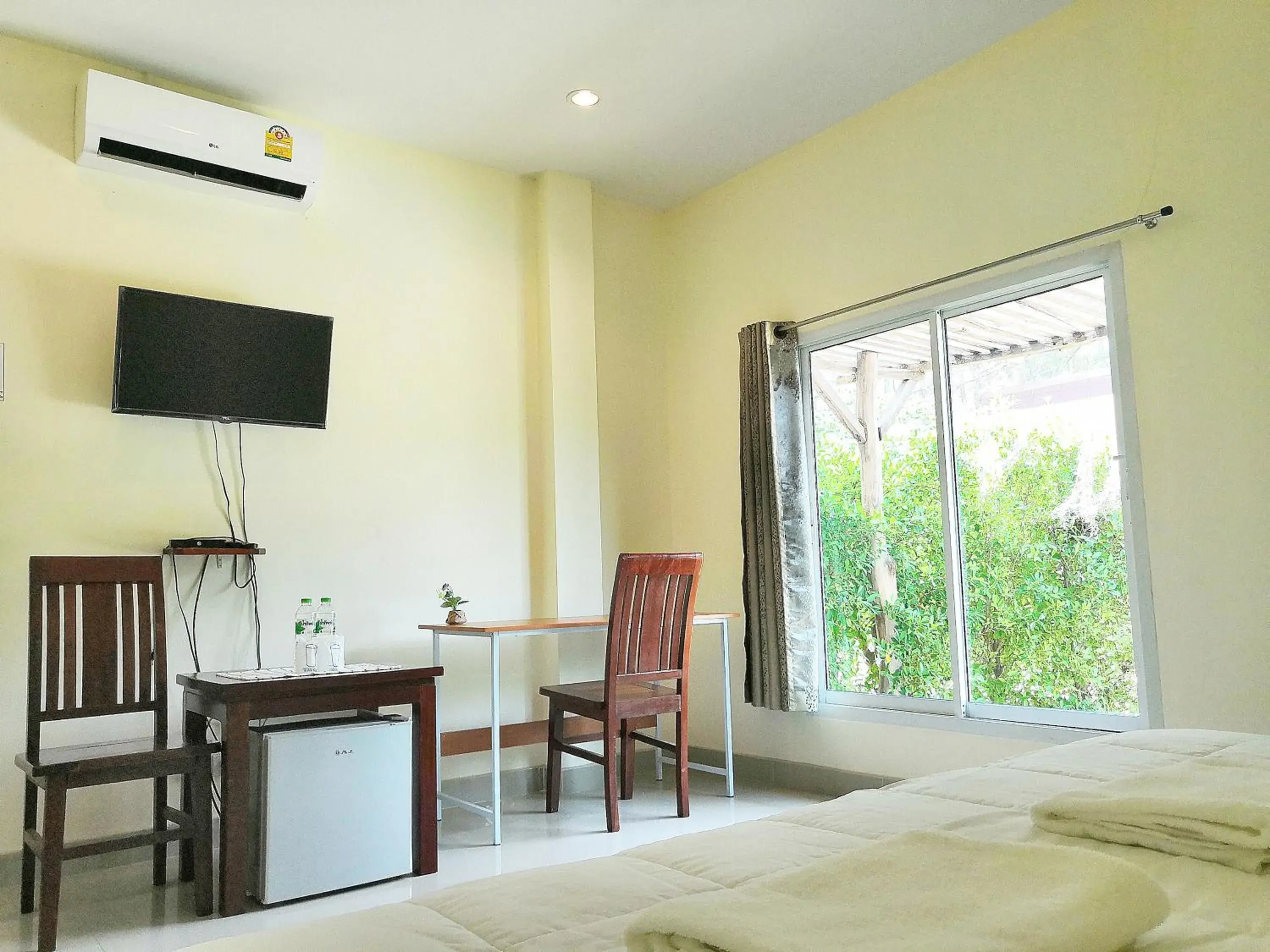 Large Double Room in On Green Resort Large Double Room in On Green Resort