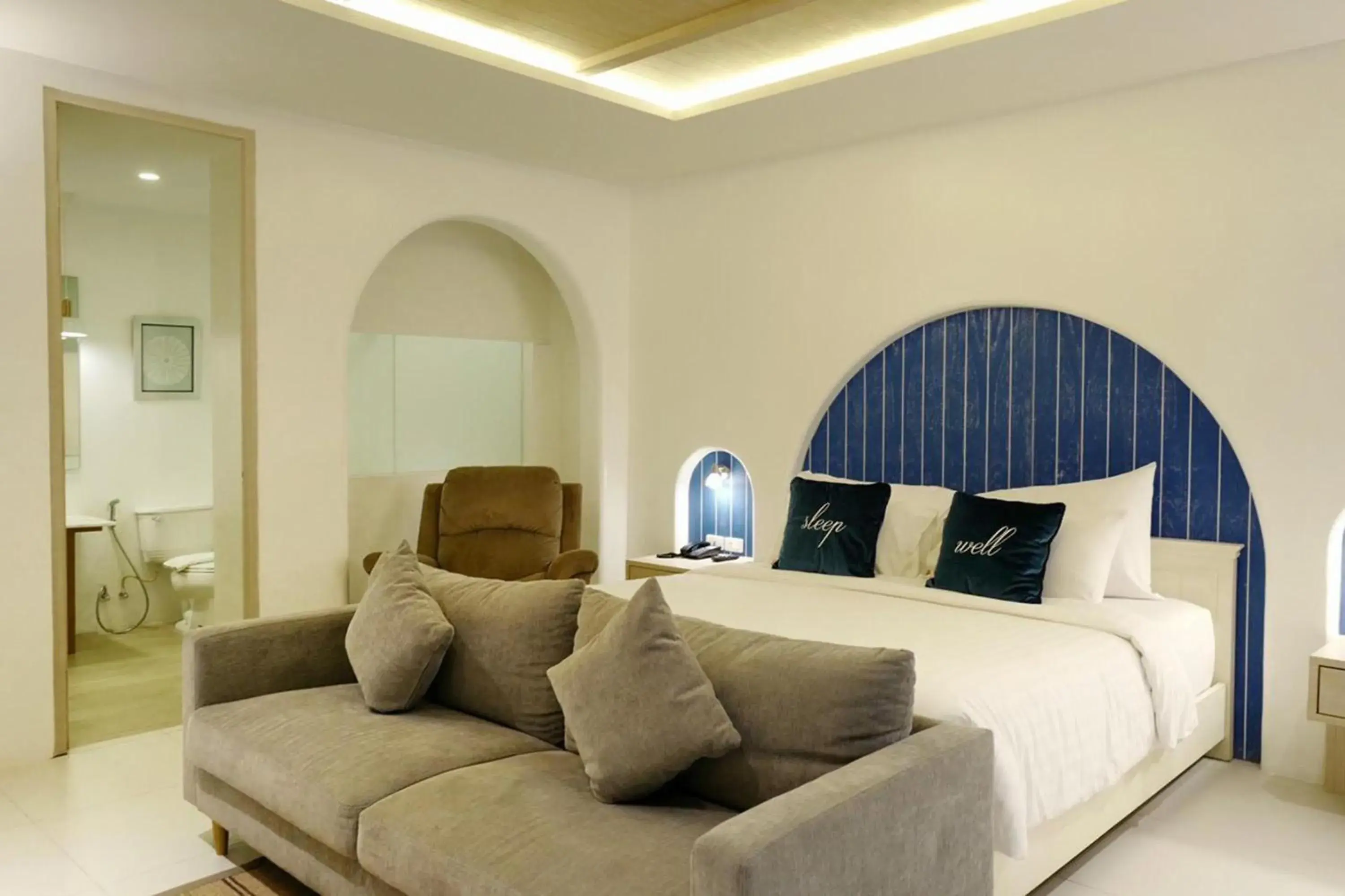 Deluxe Double Room with Bath in Costa Village Bangsaray Deluxe Double Room with Bath in Costa Village Bangsaray