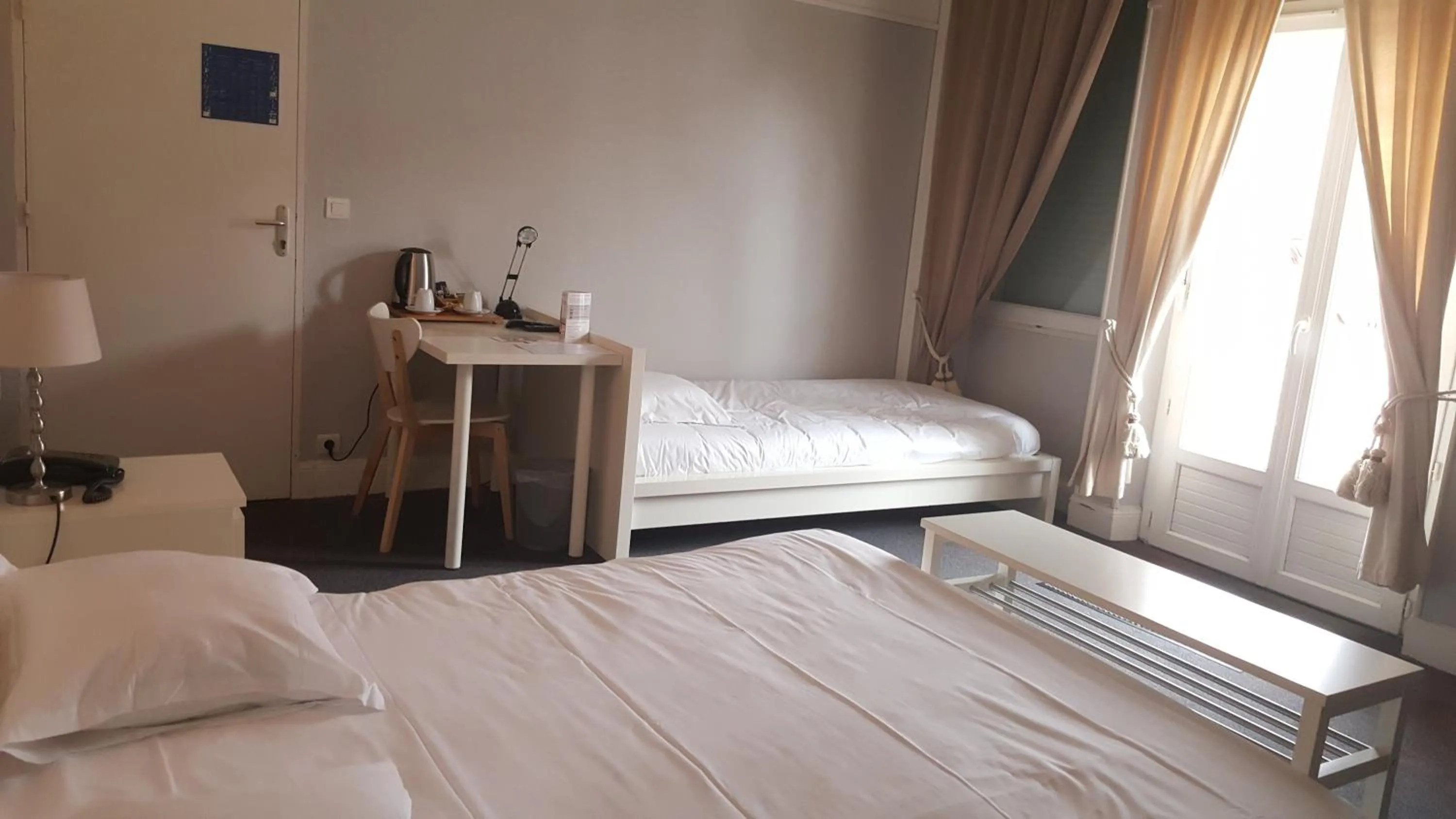 Bed in Cafe de Paris