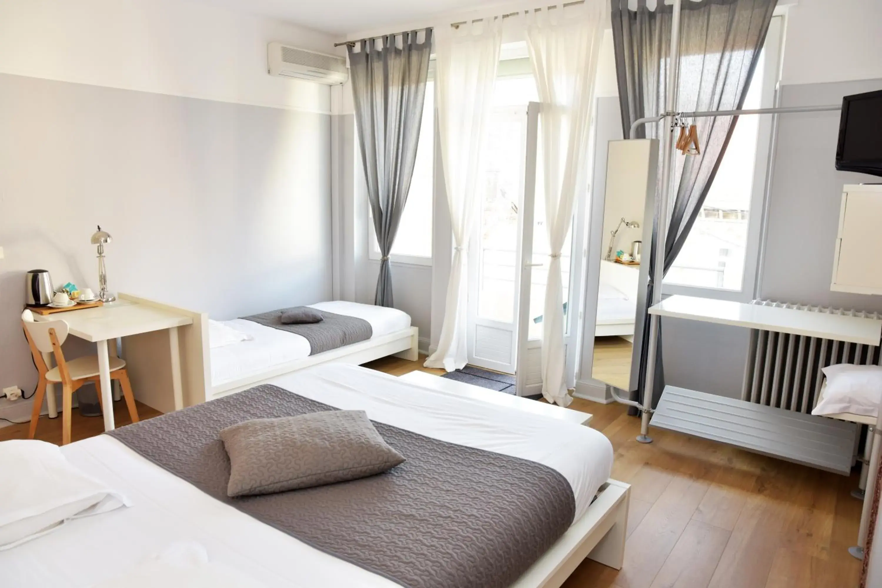 Double or Twin Room with Extra Bed in Cafe de Paris Double or Twin Room with Extra Bed in Cafe de Paris