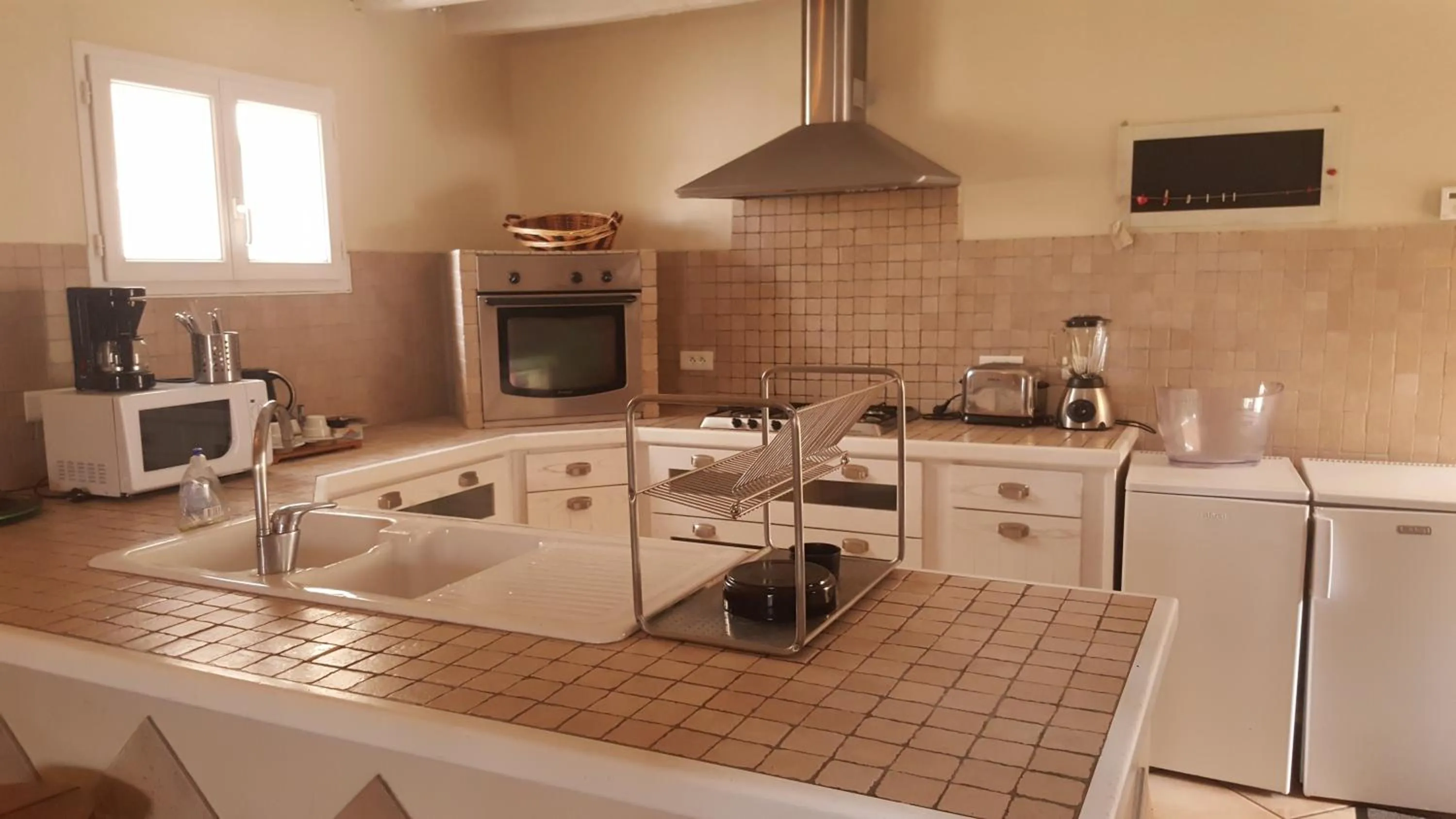 Property building in Cafe de Paris