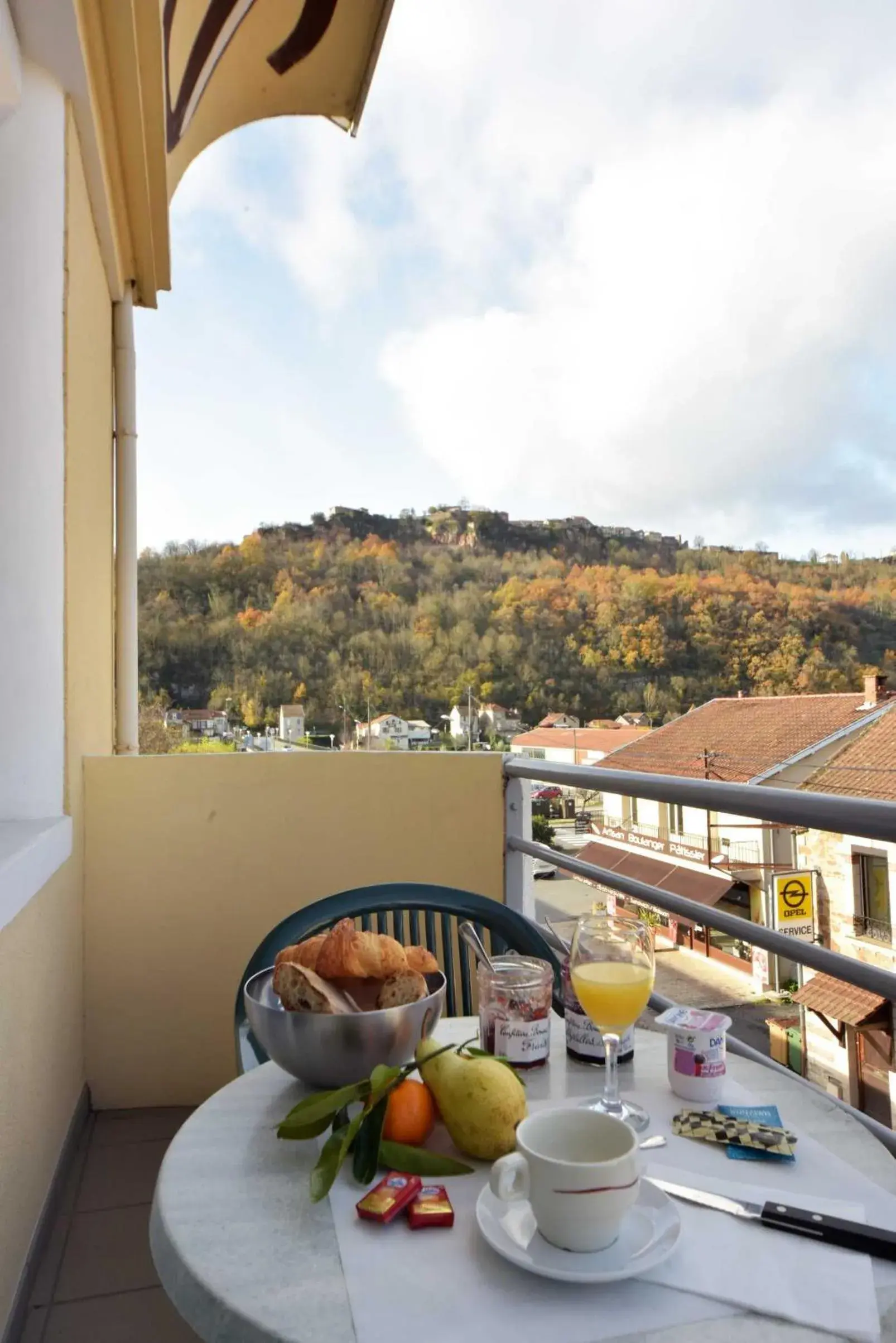 Duplex Apartment in Cafe de Paris Duplex Apartment in Cafe de Paris