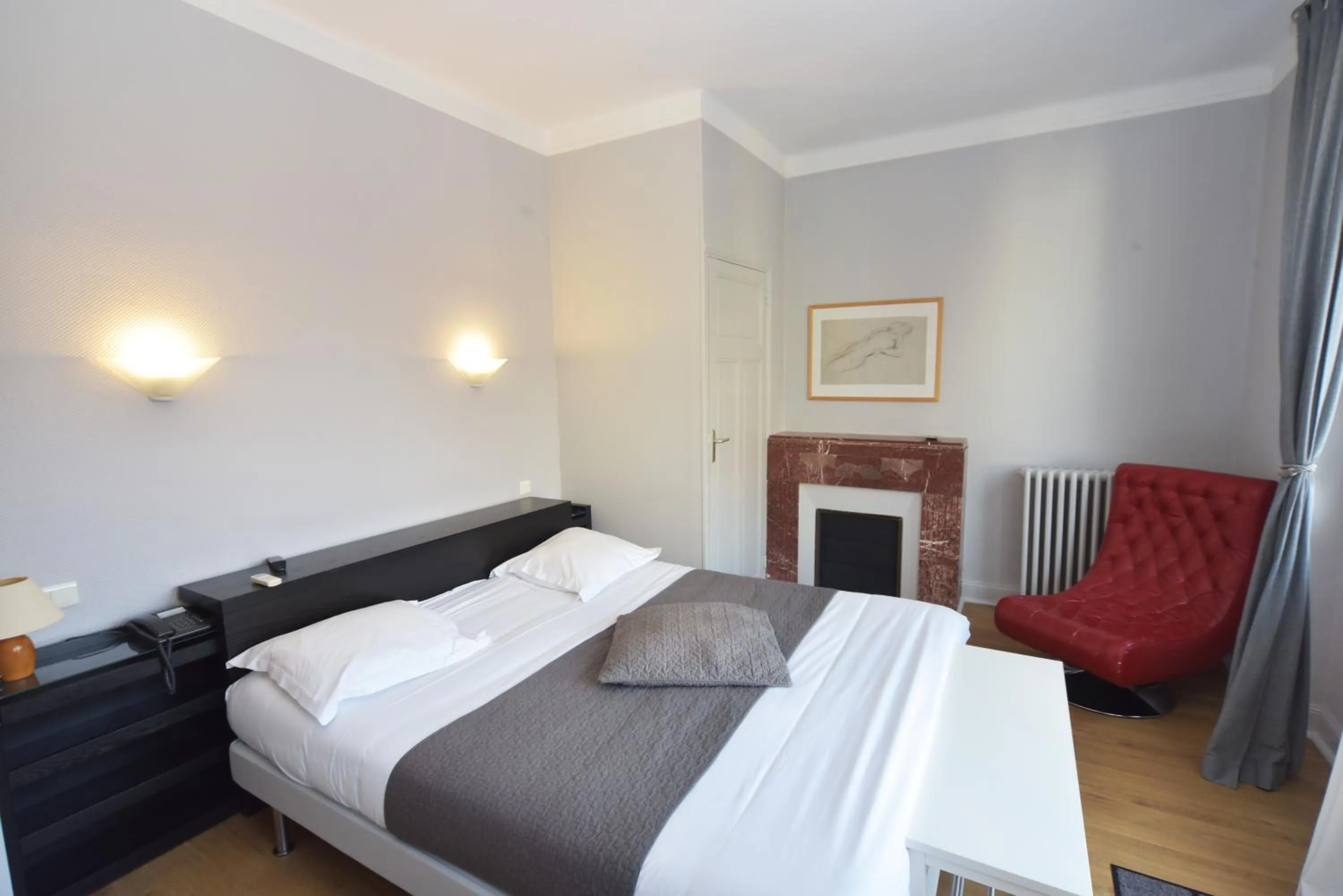 Bed in Cafe de Paris