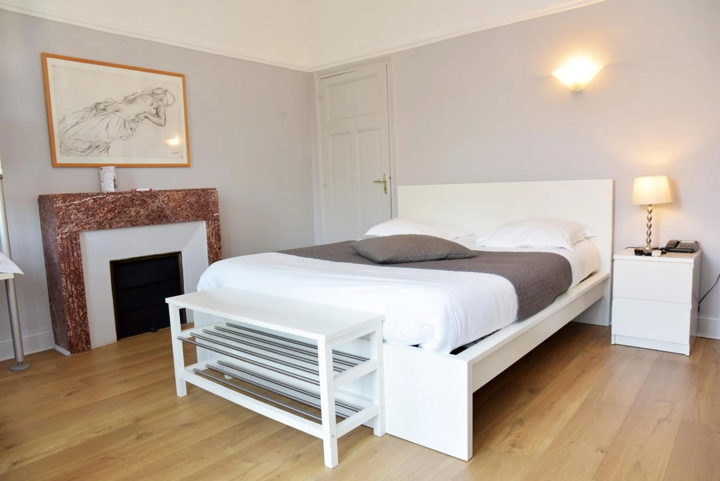 Bed in Cafe de Paris