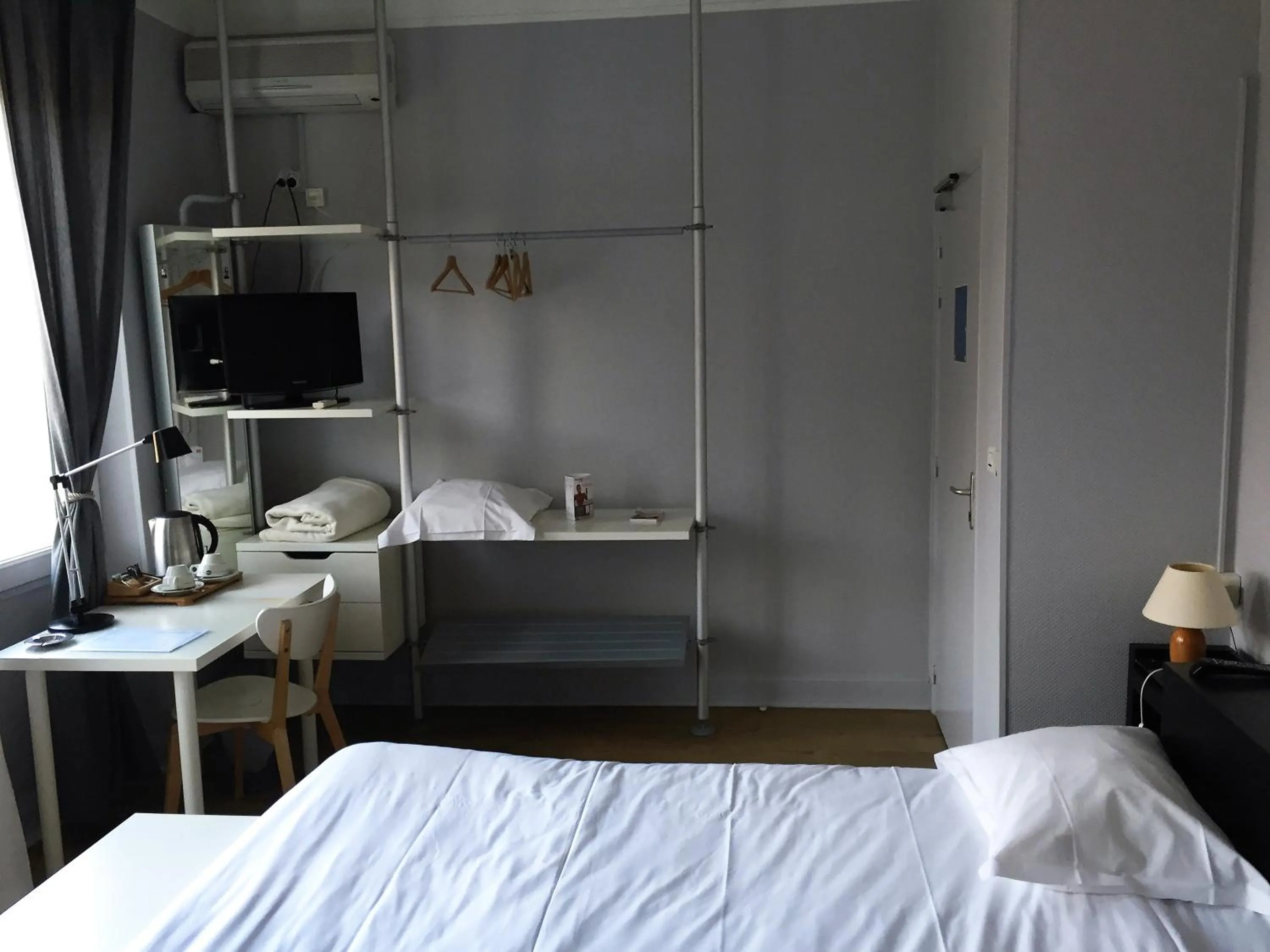 Bed in Cafe de Paris