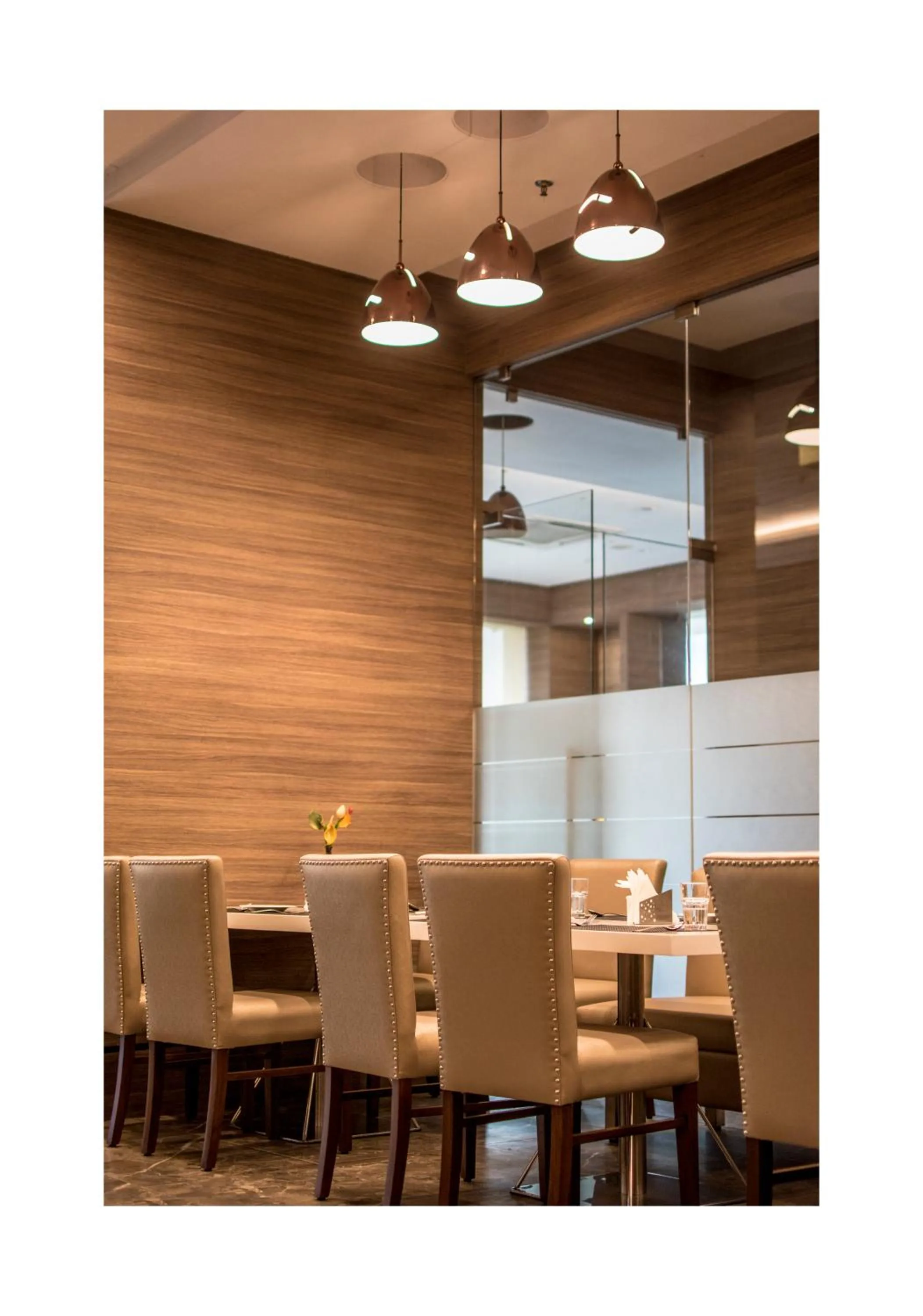 Dining area in Hotel Dwarkamai