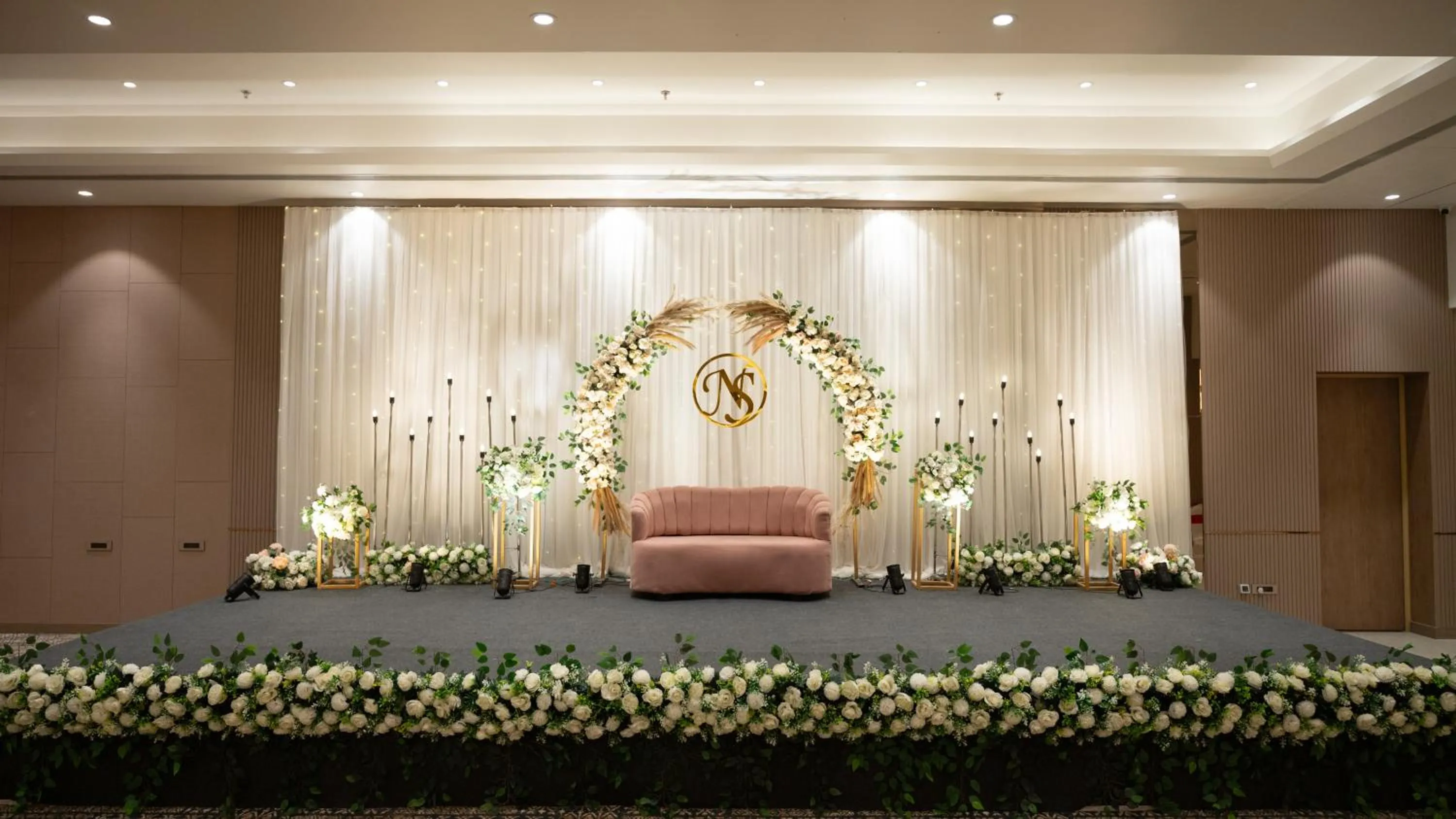 Banquet/Function facilities in Hotel Dwarkamai, A Pure Vegetarian Hotel